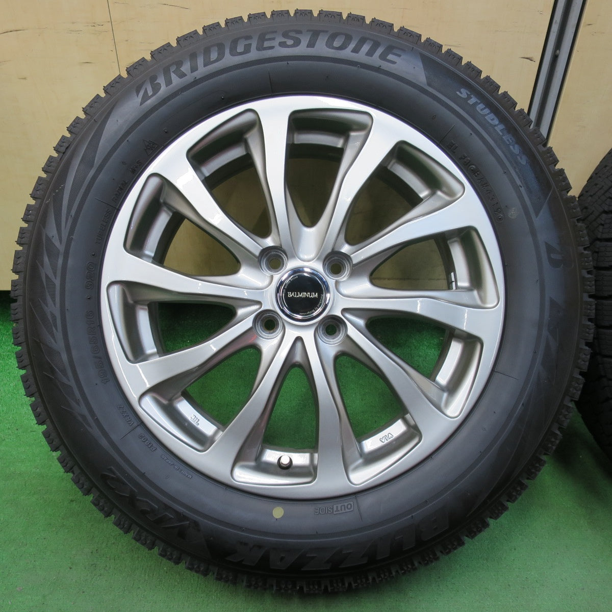 [送料無料] バリ溝！キレイ！9分★スタッドレス 195/65R16 ブリヂストン ブリザック VRX2 BALMINUM バルミナ 16インチ PCD100/4H★4120602イス