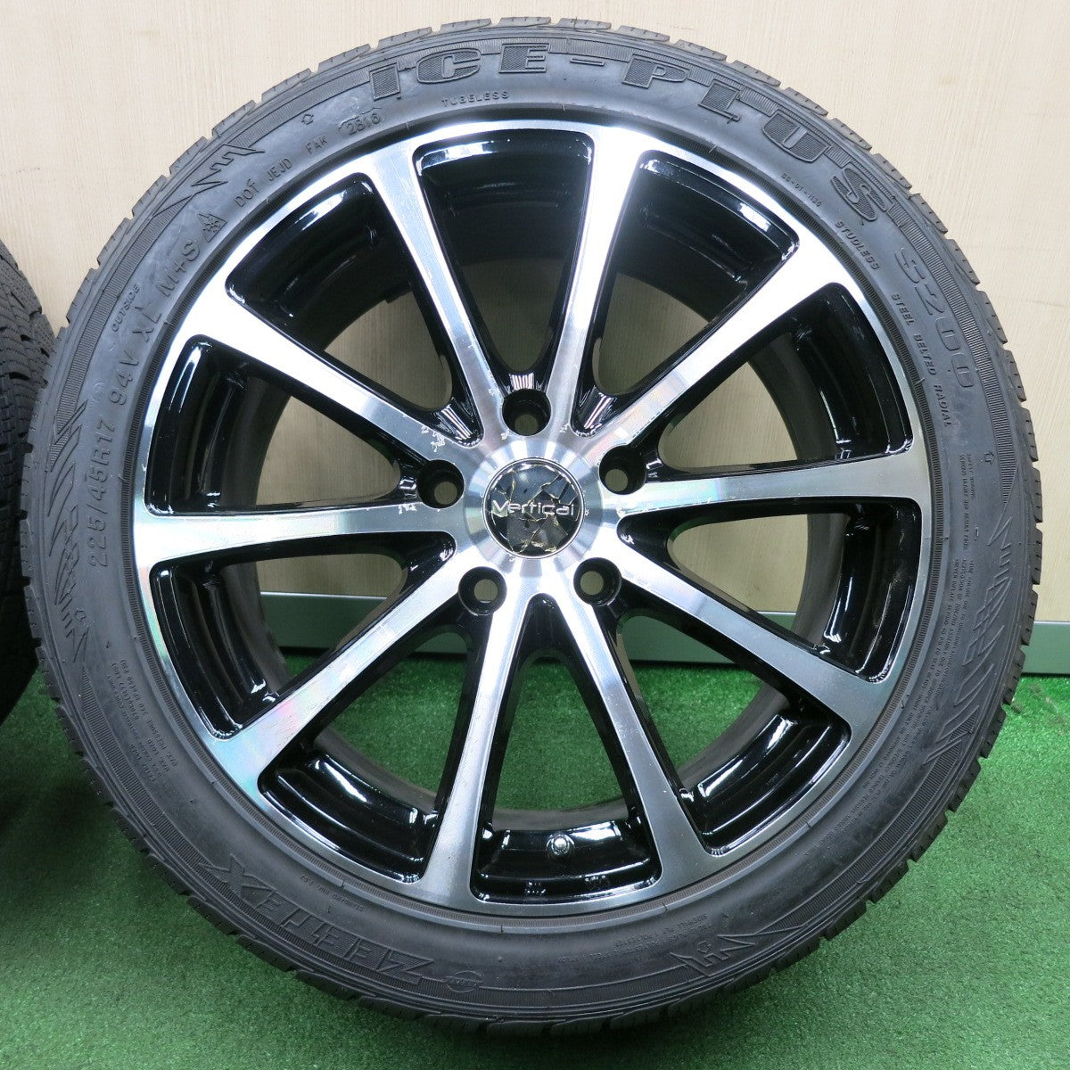 *送料無料* バリ溝！8.5分★スタッドレス 225/45R17 ジーテックス ICE-PLUS Vertical 17インチ PCD114.3/5H★4050307NJス