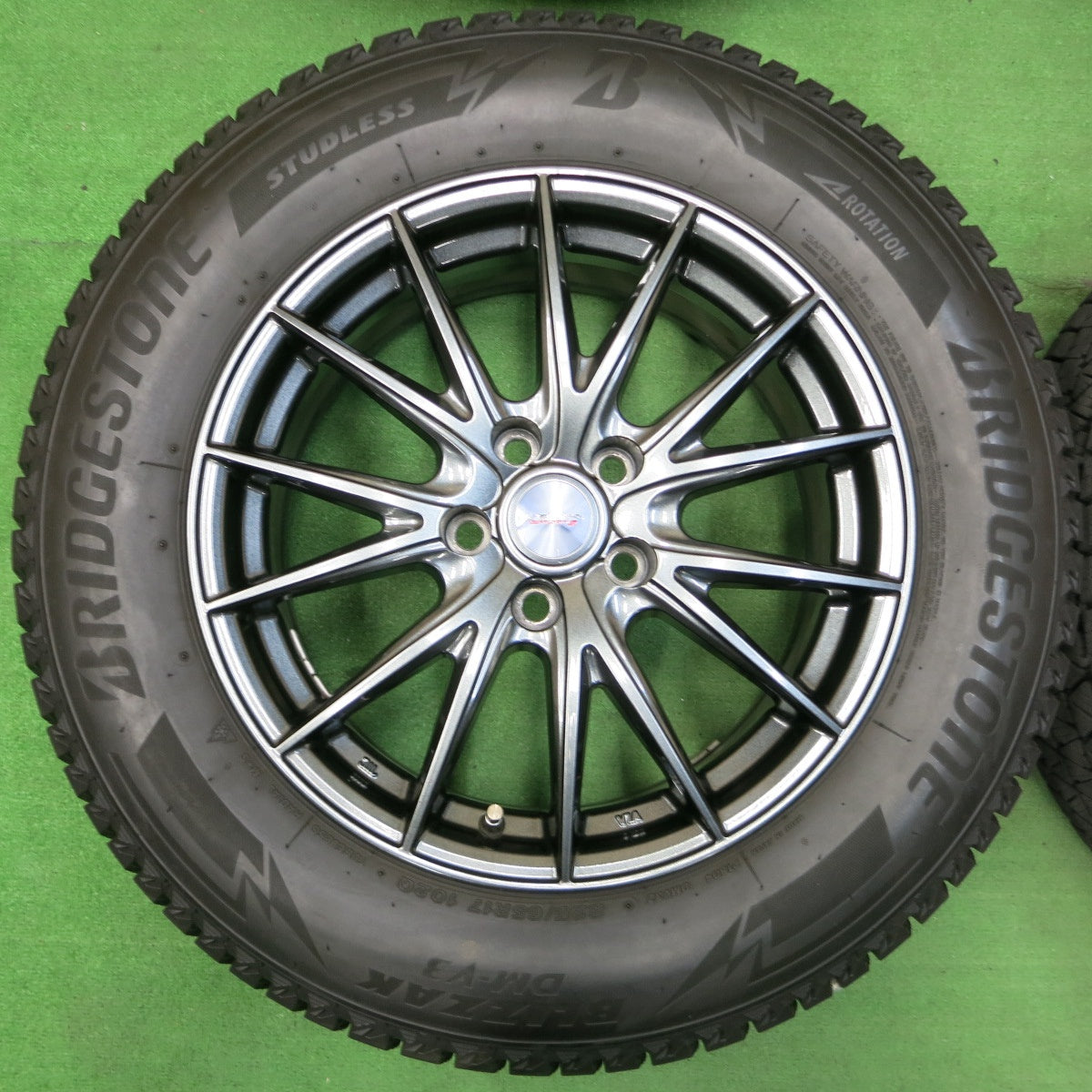 *送料無料* バリ溝！20年！キレイ！9.5分★スタッドレス 225/65R17 ブリヂストン ブリザック DM-V3 VELVA SPORTZ ヴェルヴァ PCD114.3/5H★4052704イス