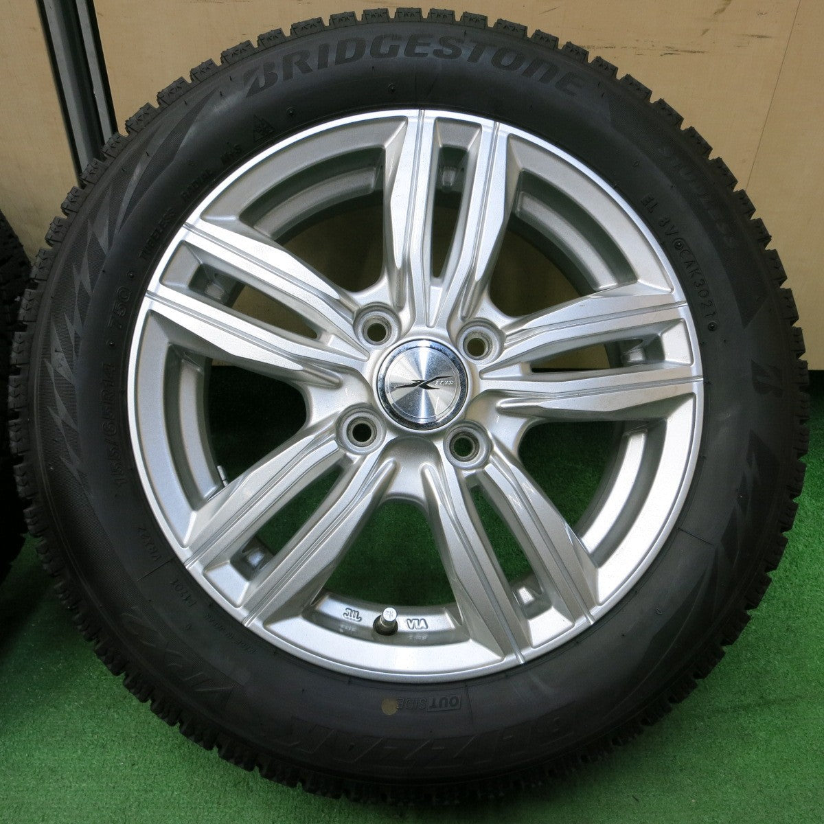 *送料無料* バリ溝！21年！キレイ！ほぼ10分★スタッドレス 155/65R14 ブリヂストン ブリザック VRX2 JOKER ジョーカー 14インチ PCD100/4H★4051407イス