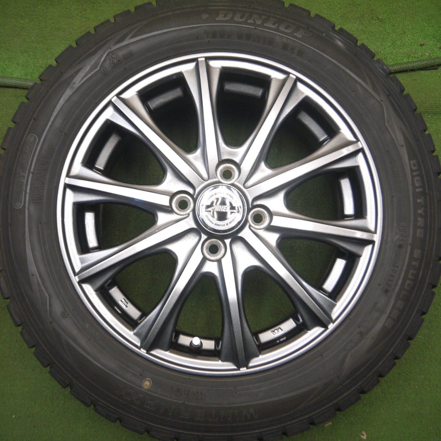 *送料無料* キレイ★スタッドレス 185/60R15 ダンロップ ウインターマックス WM01 AXEL アクセル 15インチ PCD100/4H★4041507Hス