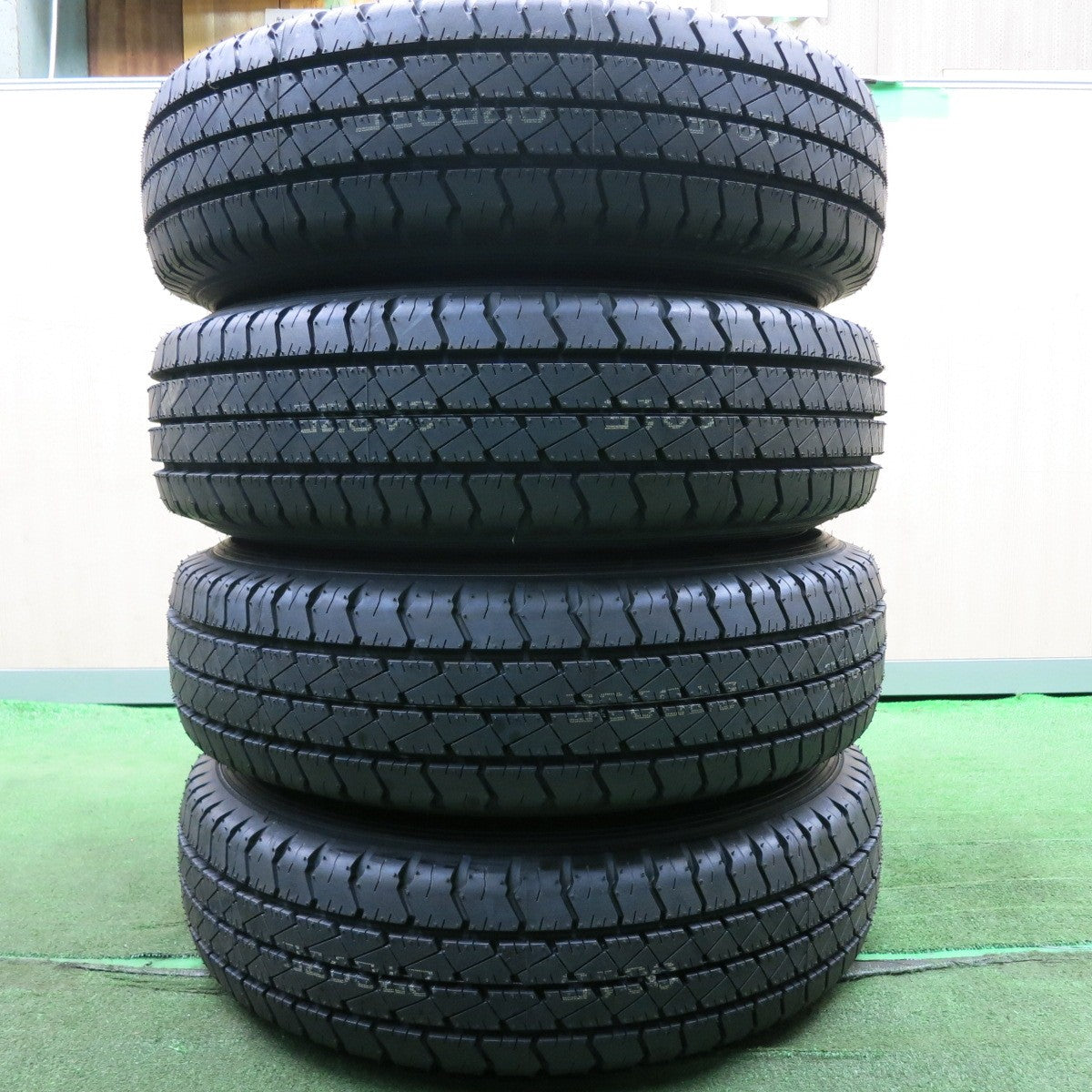 *送料無料* タイヤ未使用！23年★ハイエース 純正 195/80R15 グッドイヤー CARGO PRO カーゴ プロ スチール 15インチ PCD139.7/6H★4051308HAノ