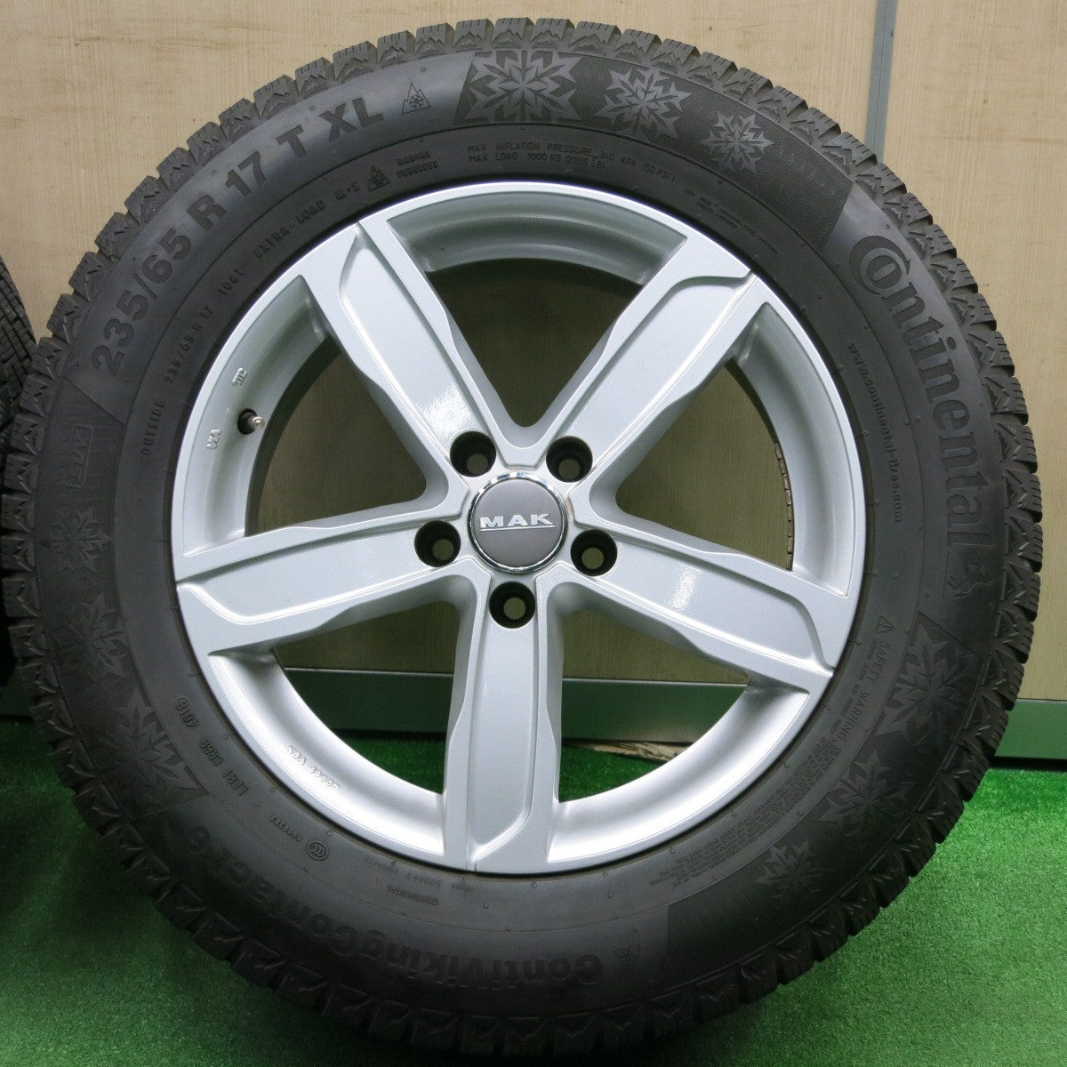 [送料無料] バリ溝！キレイ！8.5分★アウディ等 MAK STADT 235/65R17 スタッドレス コンチネンタル コンチバイキング コンタクト6 シュタッド PCD112/5H★4111403NJス