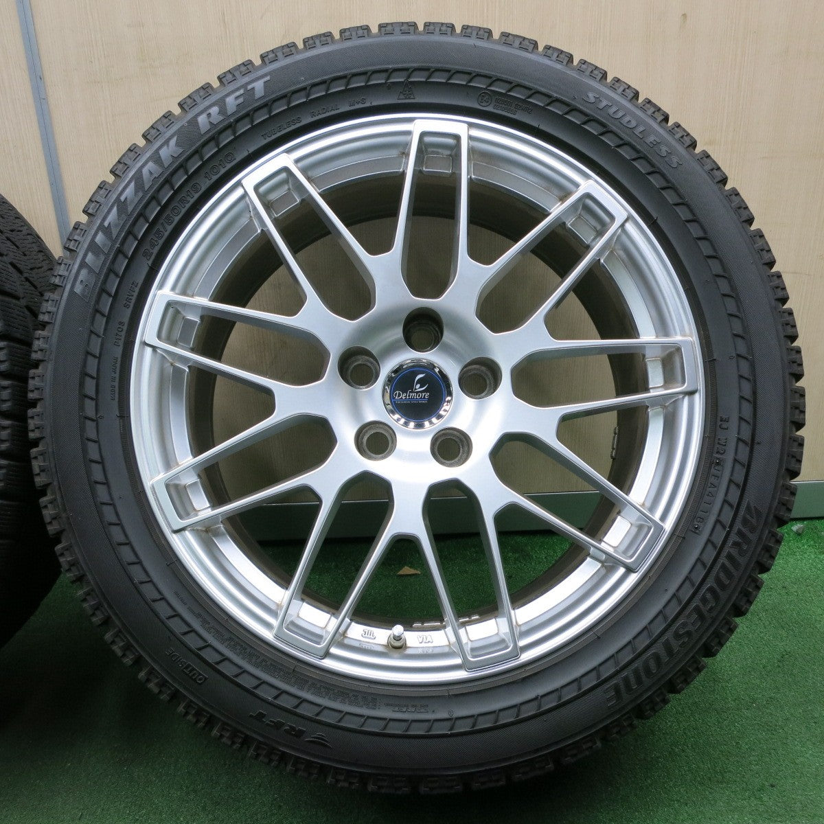 *送料無料* キレイ★レクサス等 Delmore 245/50R19 スタッドレス ブリヂストン ブリザック RFT デルモア 19インチ PCD120/5H★4042801NJス