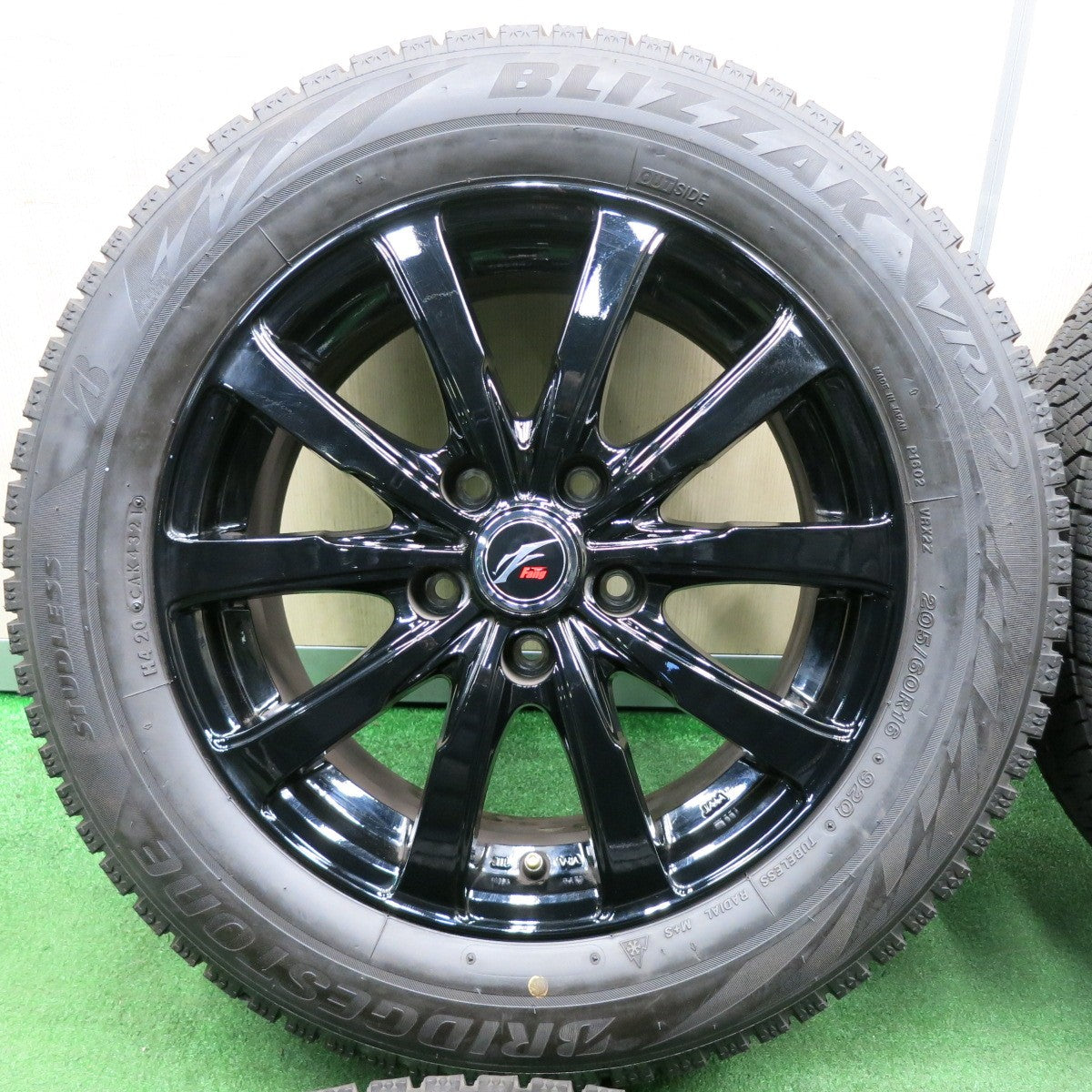 *送料無料* バリ溝！21年！ほぼ10分★スタッドレス 205/60R16 ブリヂストン ブリザック VRX2 Fang ファング 16インチ  PCD114.3/5H★4032506TNス