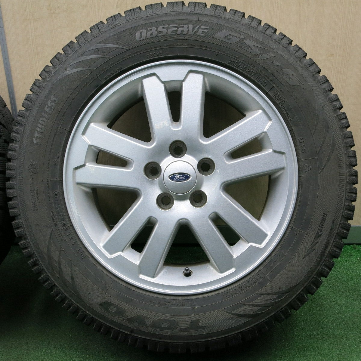 *送料無料* バリ溝！キレイ！9.5分★Ford フォード エクスプローラー 純正 235/65R17 スタッドレス トーヨー オブザーブ GSi-5 PCD114.3/5H★4051105NJス