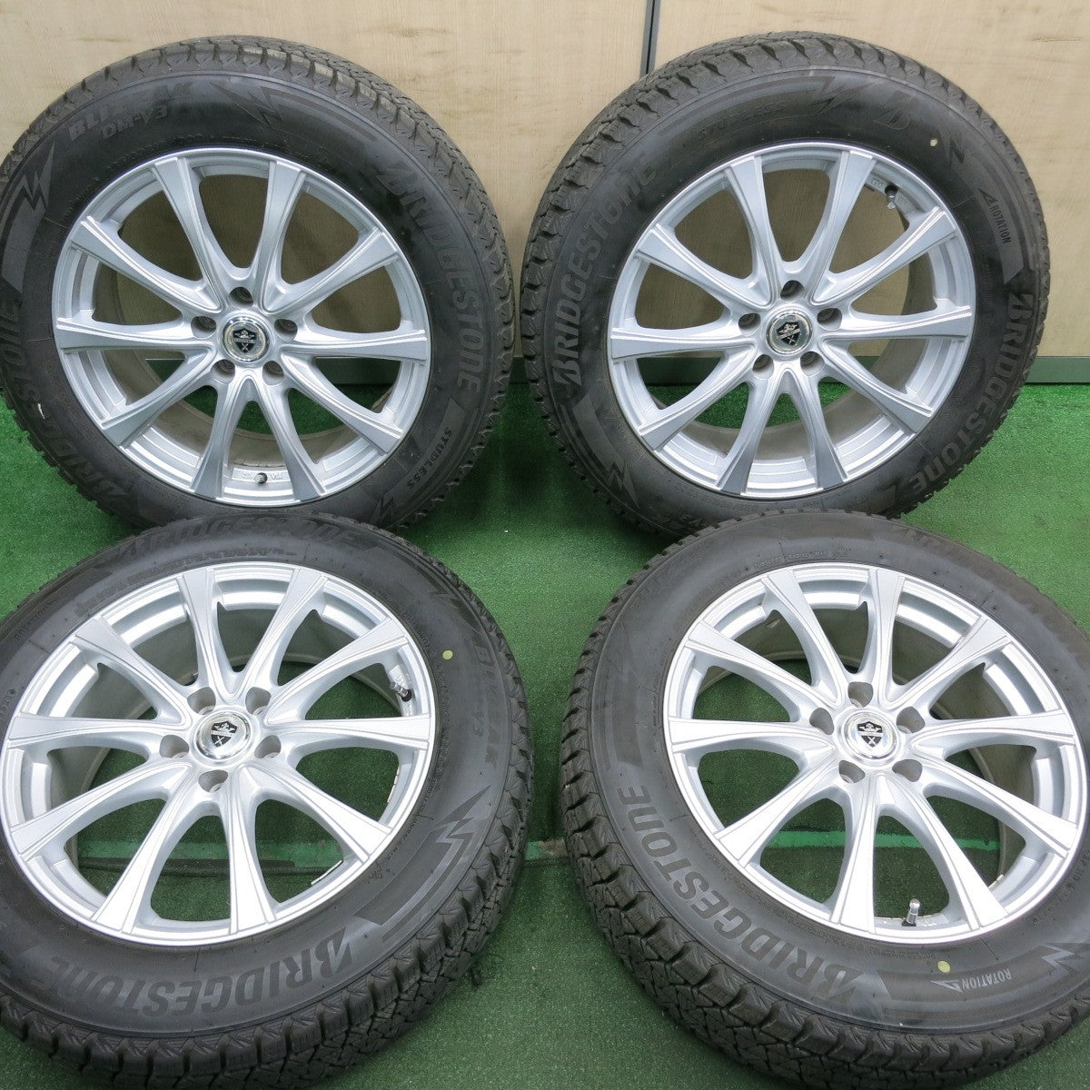 *送料無料* キレイ！21年★スタッドレス 225/60R18 ブリヂストン ブリザック DM-V3 ESTROSA エステローザ 18インチ PCD114.3/5H★4051002NJス