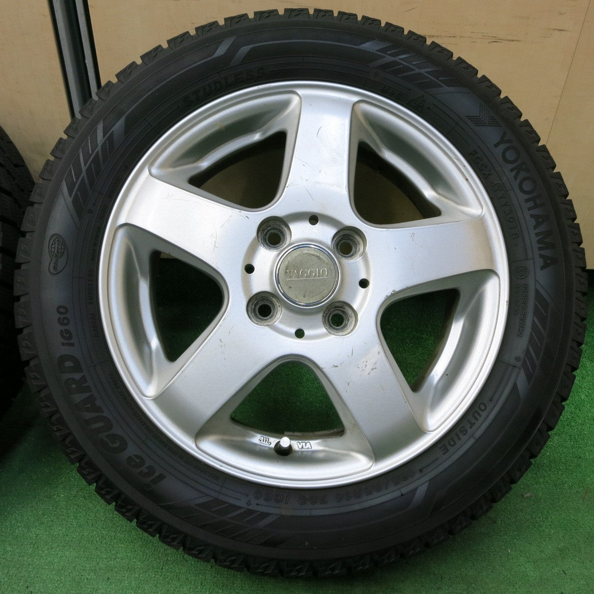 *送料無料* バリ溝！ほぼ10分★スタッドレス 165/65R14 ヨコハマ アイスガード iG60 VAGGIO 14インチ PCD100/4H★4051002イス