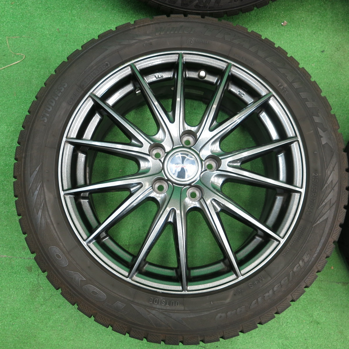 *送料無料* バリ溝！20年！キレイ！9.5分★スタッドレス 215/55R17 トーヨー ウインター トランパス TX VELVA SPORTZ ヴェルヴァ PCD114.3/5H★4042205ナス