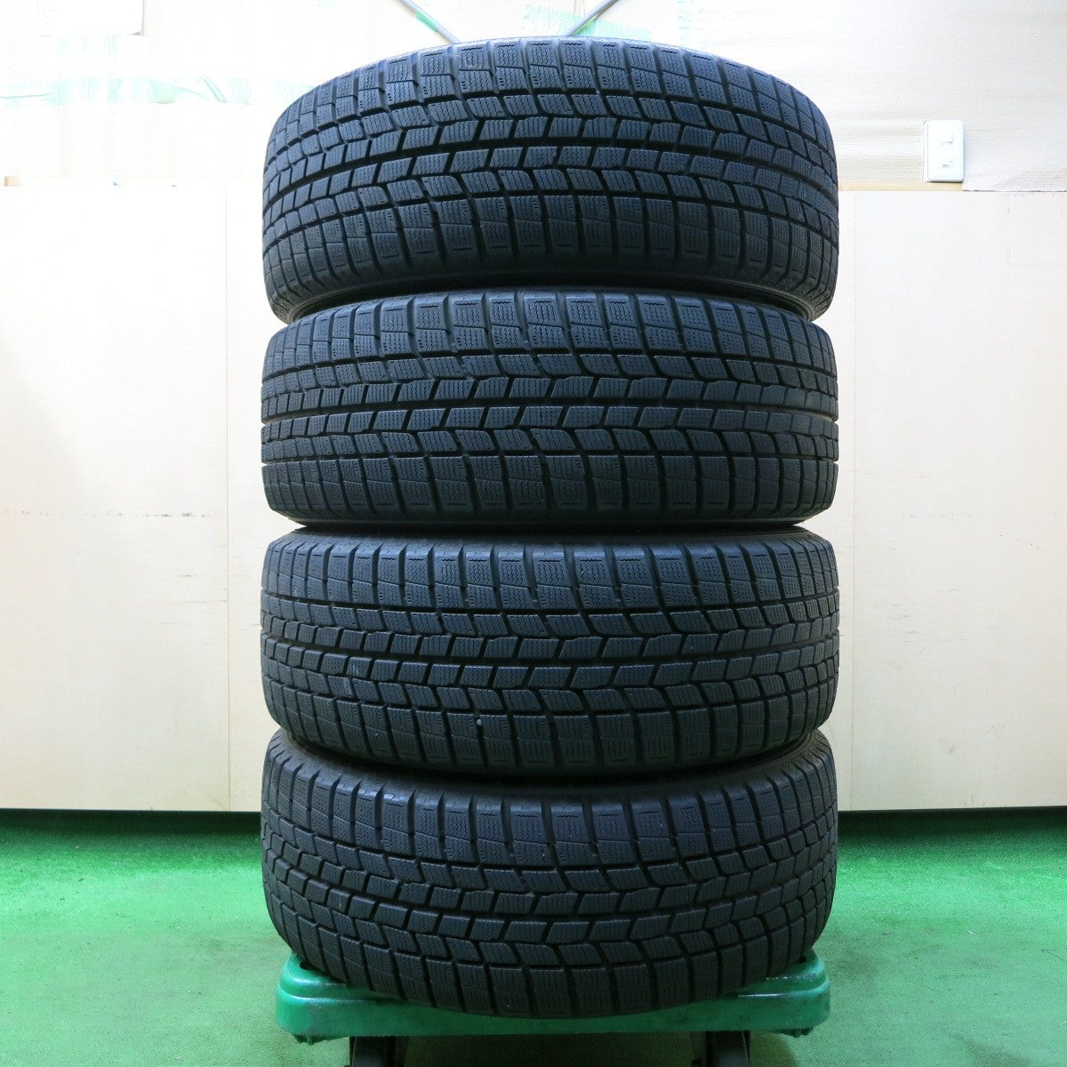 *送料無料* バリ溝！キレイ！9.5分以上★スタッドレス 235/50R18 グッドイヤー アイスナビ6 EuroSpeed MANARAY SPORT 18インチ PCD114.3/5H★4050811イス