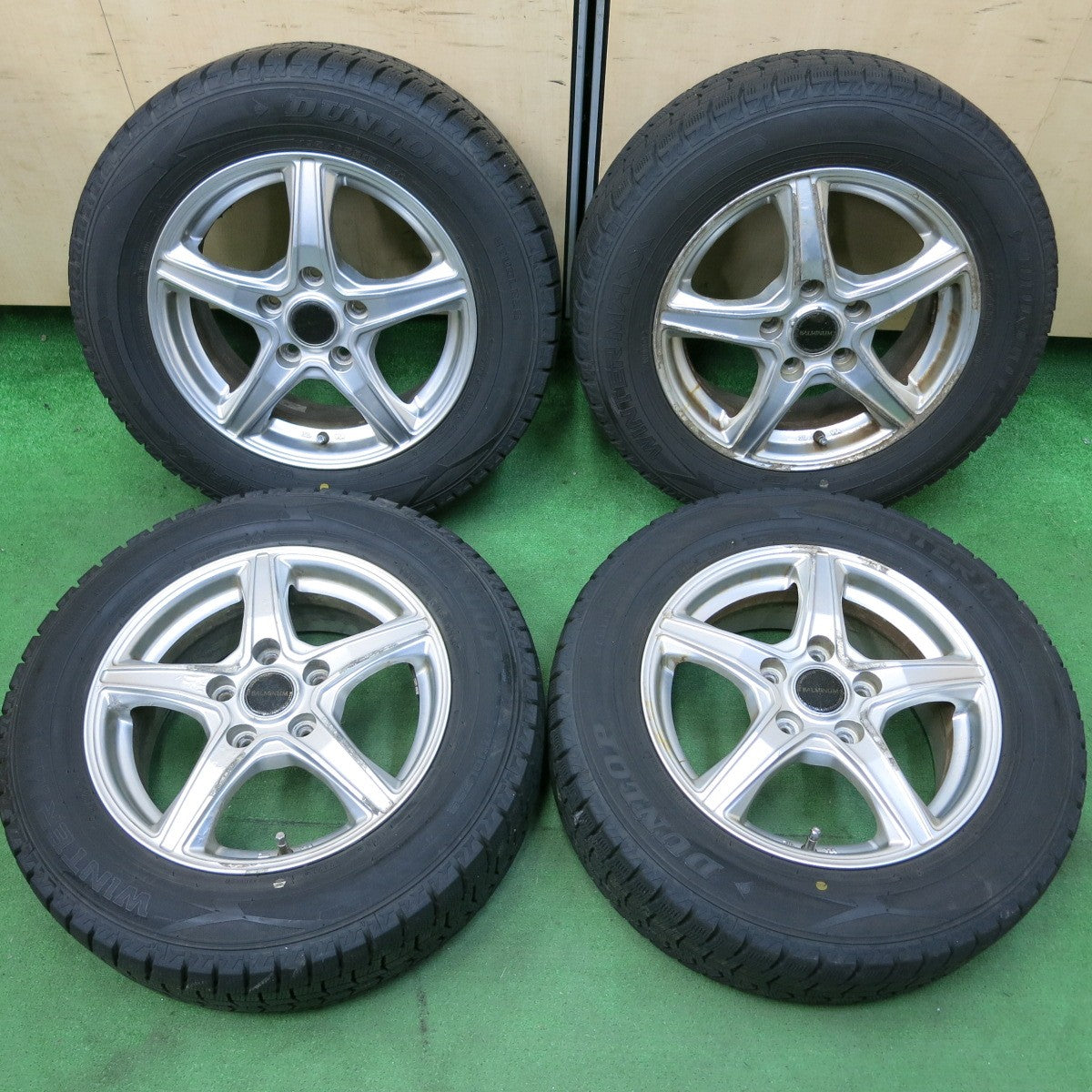 *送料無料* バリ溝！21年！9分★スタッドレス 195/65R15 ダンロップ ウインターマックス WM02 BALMINUM バルミナ 15インチ PCD114.3/5H★4072507SYス