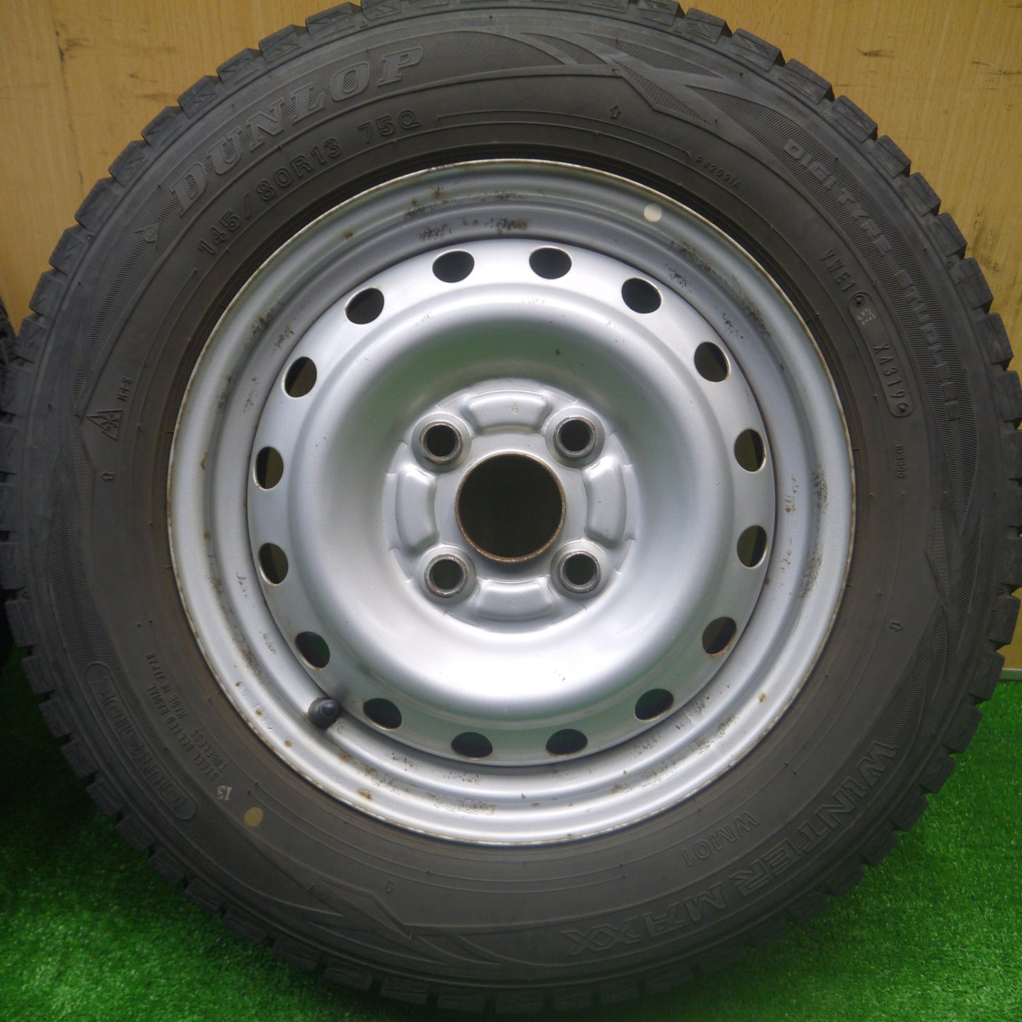 *送料無料* 4本価格★スタッドレス 145/80R13 ダンロップ ウインターマックス WM01 スチール 13インチ PCD100/4H★4082101Hス