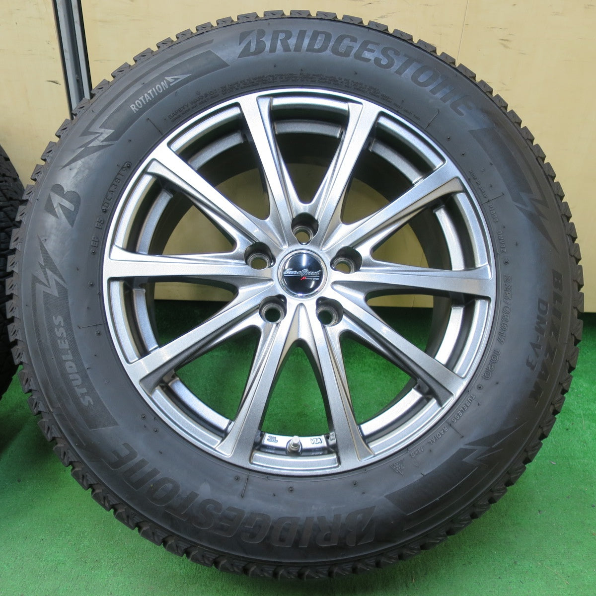 *送料無料* バリ溝！キレイ！9分★スタッドレス 225/65R17 ブリヂストン ブリザック DM-V3 EuroSpeed MANARAY SPORT 17インチ PCD114.3/5H★4071207イス