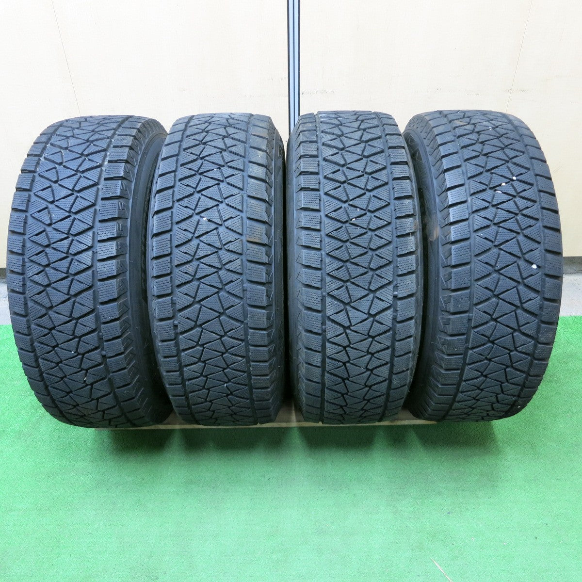 *送料無料* バリ溝！8.5分★LODIODRIVE 265/70R16 スタッドレス ブリヂストン ブリザック DM-V2 ロディオドライブ PCD139.7/6H★4062602ナス