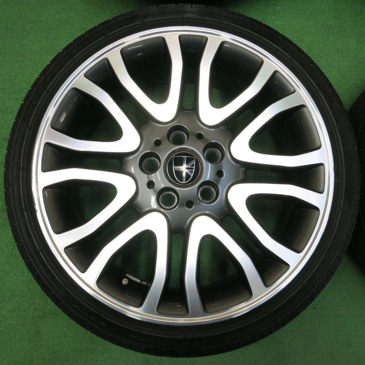 *送料無料* バリ溝！9分★MINI YOURS ミニ クーパーS 純正 205/40R18 ピレリ Cinturato P7 18インチ PCD112/5H★4033010イノ