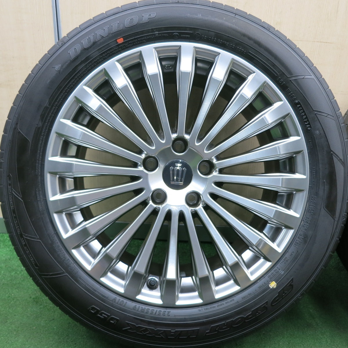 *送料無料* 新車外し！24年★トヨタ 30系 クラウン セダン 純正 235/55R19 ダンロップ SPスポーツマックス 050 19インチ PCD120/5H★4061603HAノ