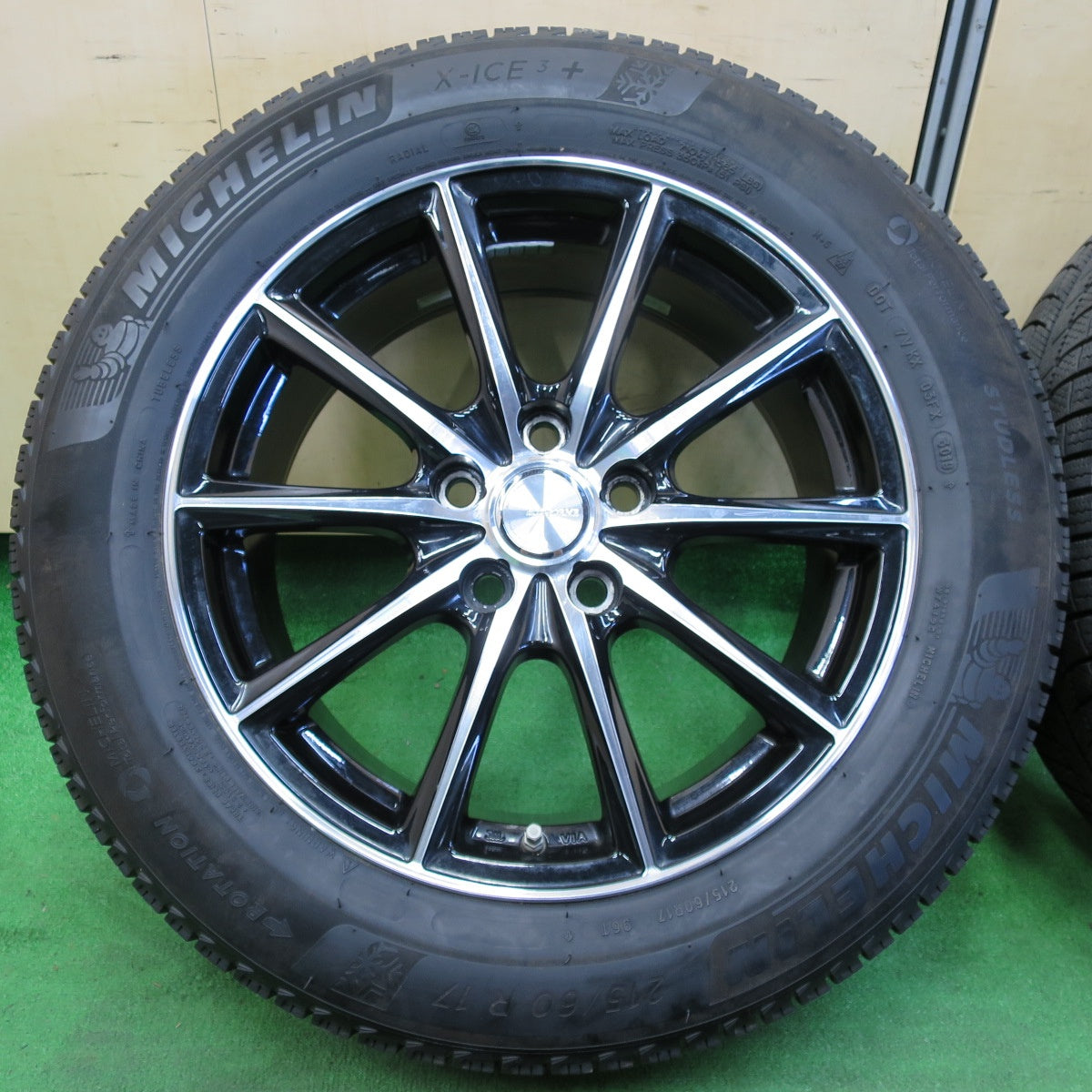 *送料無料* バリ溝！9.5分★スタッドレス 215/60R17 ミシュラン X-ICE3+ ECO FORME エコフォルム 17インチ PCD114.3/5H★4060410イス