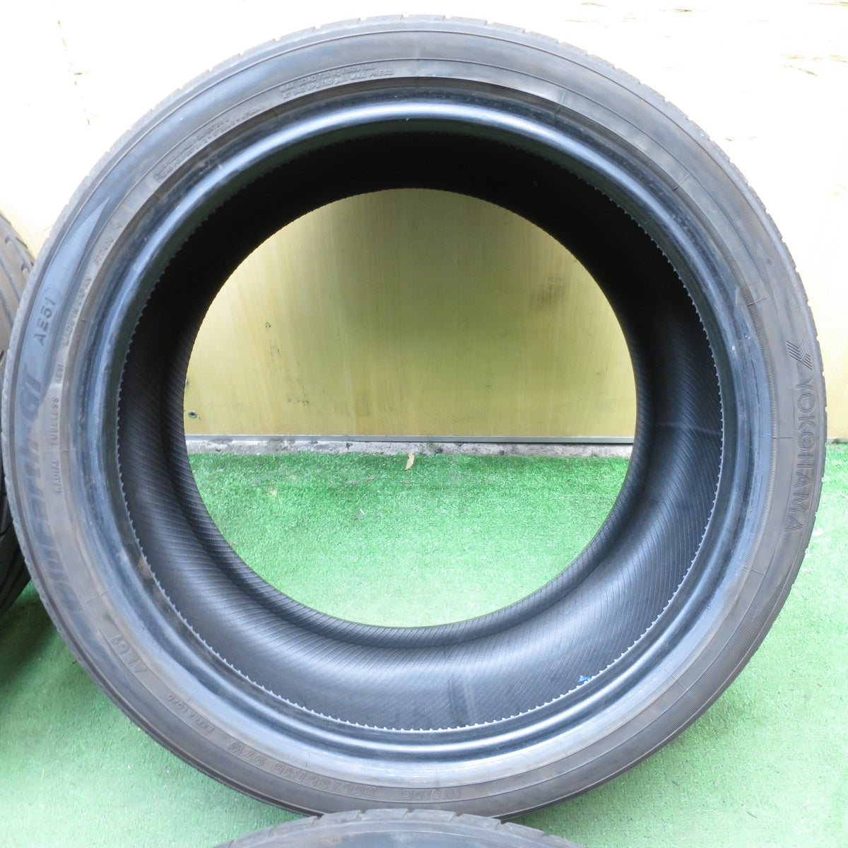 *送料無料* バリ溝！23年！9.5分以上★245/40R18 265/35R18 ヨコハマ BluEarth-GT AE51 タイヤ 18インチ ベンツ BMW 等★4050605KKノタ