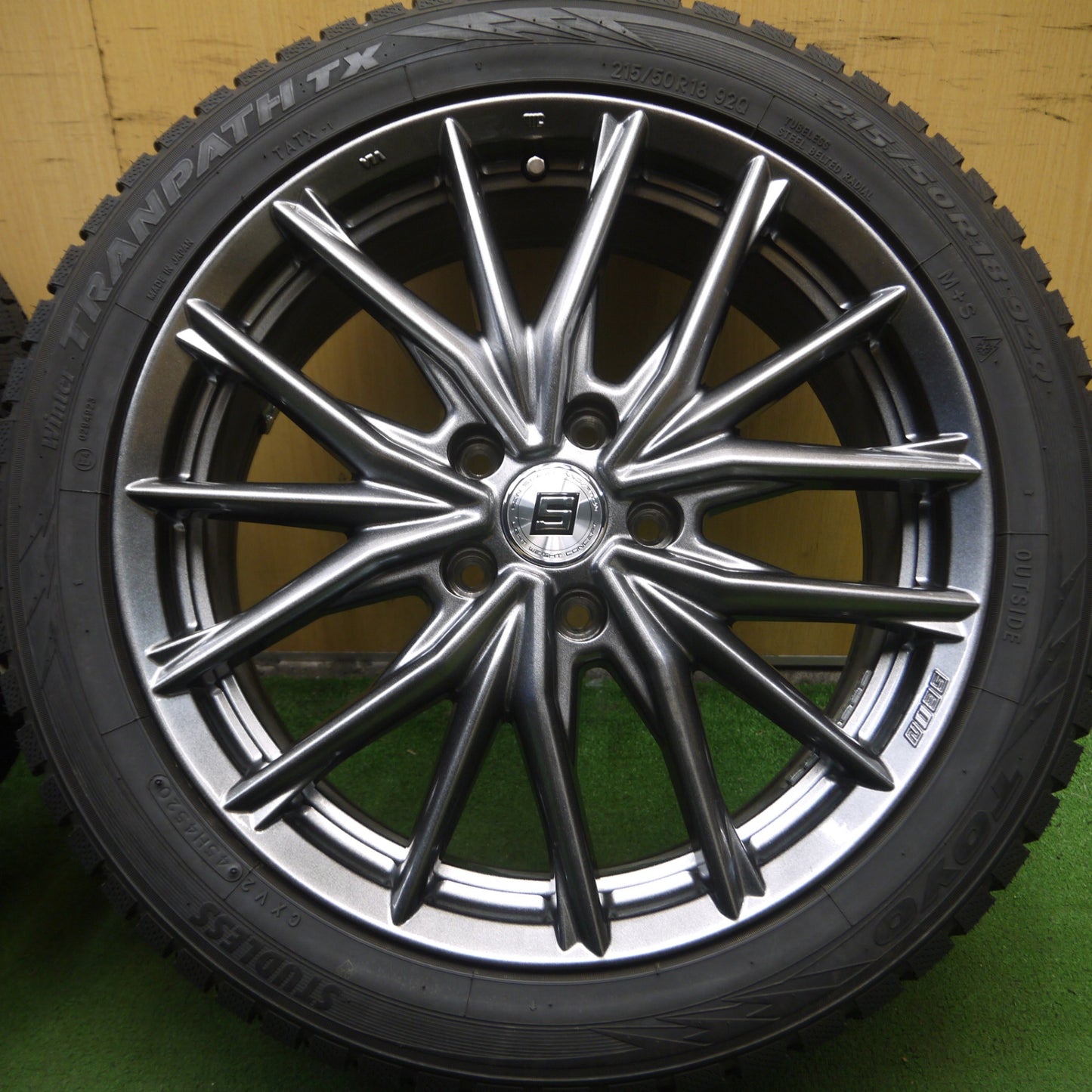 *送料無料* バリ溝！20年！キレイ！ほぼ10分★スタッドレス 215/50R18 トーヨー ウインター トランパス TX SEIN ザイン 18インチ PCD114.3/5H★4051310Hス