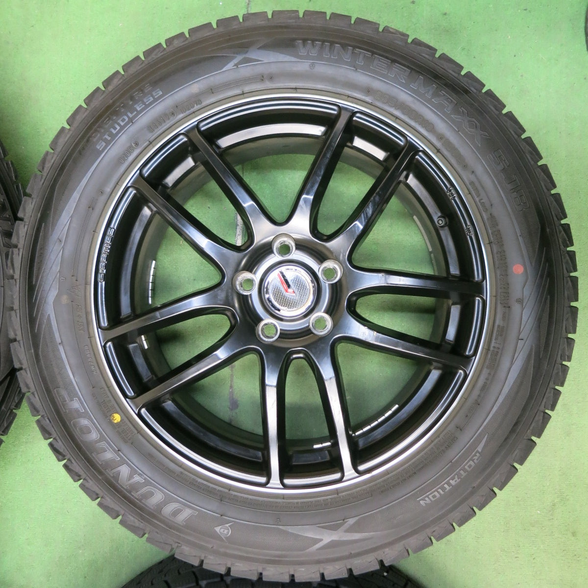 [送料無料] バリ溝！9.5分以上★RAYS G-games 77REBOOT 235/60R18 スタッドレス ダンロップ ウインターマックス SJ8 18インチ レイズ Gゲームズ PCD114.3/5H★4122704SYス