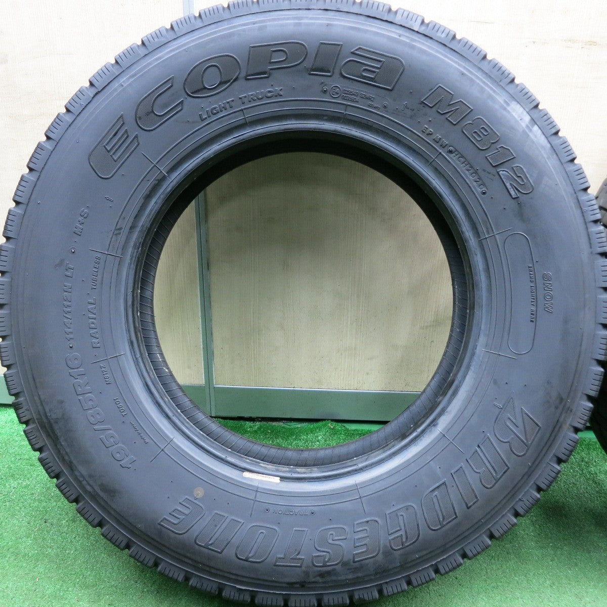 *送料無料* バリ溝！20年！8.5分★トラック タイヤ 195/85R16 114/112N ブリヂストン エコピア M812 ミックス  オールシーズン 16インチ★4071417HAノタ