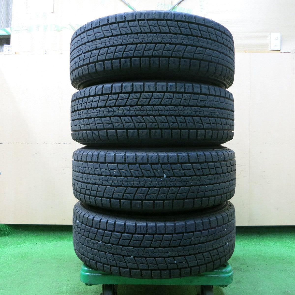 *送料無料* バリ溝！キレイ！9分★スタッドレス 225/65R17 ダンロップ ウインターマックス SJ8 Exceeder エクシーダー 17インチ PCD114.3/5H★4052002イス