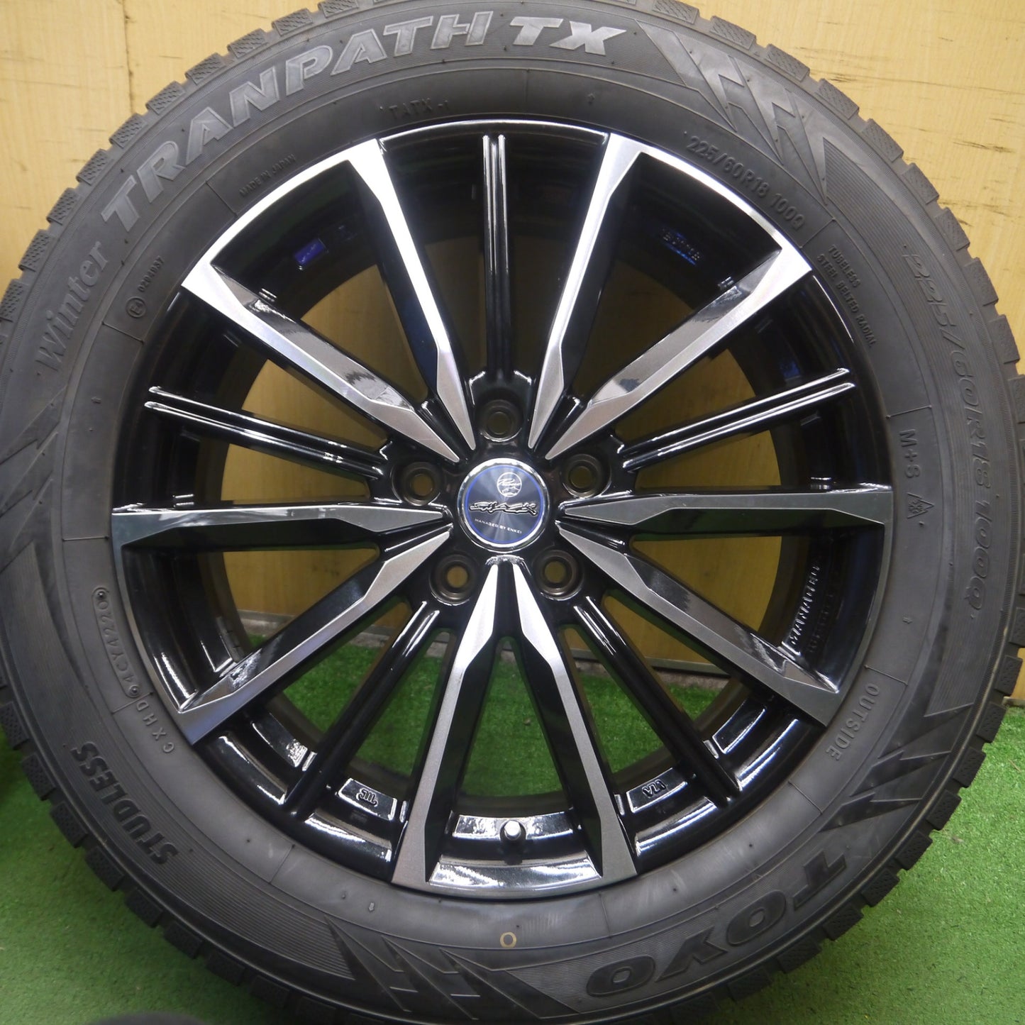 *送料無料* バリ溝！20年！キレイ！9.5分以上★スタッドレス 225/60R18 トーヨー ウインター トランパス TX SMACK ENKEI スマック エンケイ 18インチ PCD114.3/5H★4052008Hス