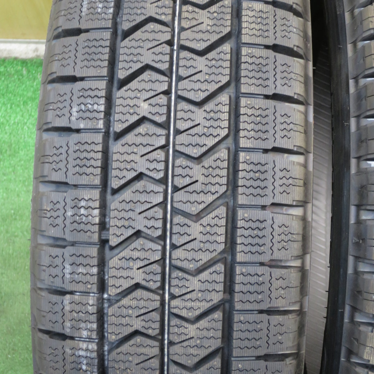 *送料無料* 未使用！23年★トラック タイヤ 205/70R16 111/109N スタッドレス ブリヂストン ブリザック W989 16インチ★4033014KKスタ