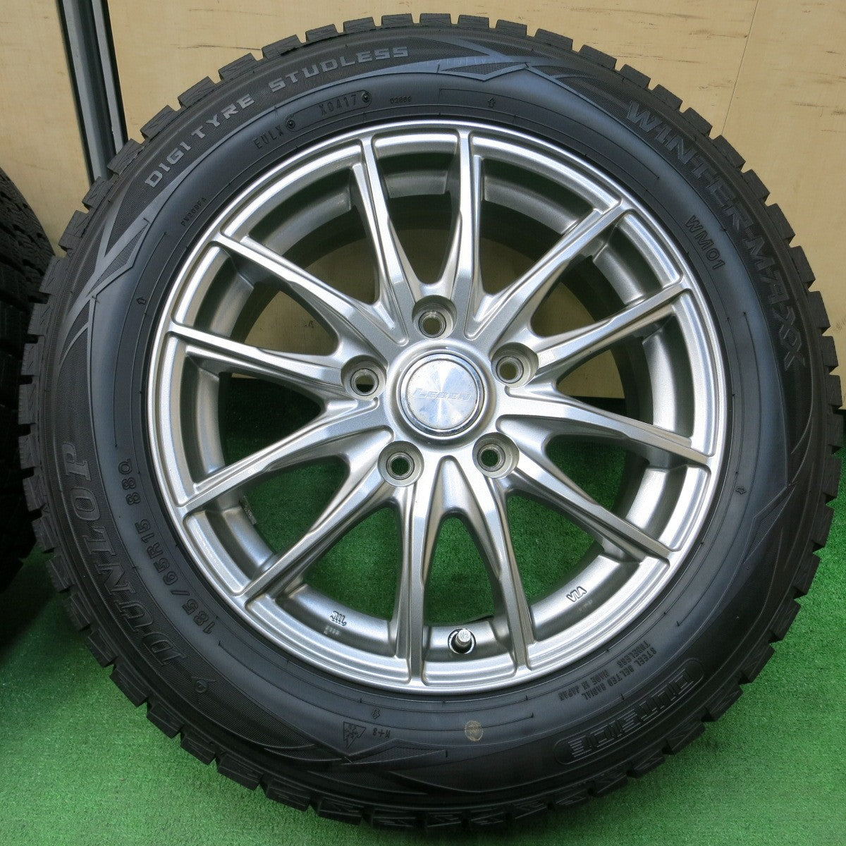 *送料無料* バリ溝！キレイ！9.5分★スタッドレス 185/65R15 ダンロップ ウインターマックス WM01 LEBEN レーベン 15インチ  PCD114.3/5H★4041702イス