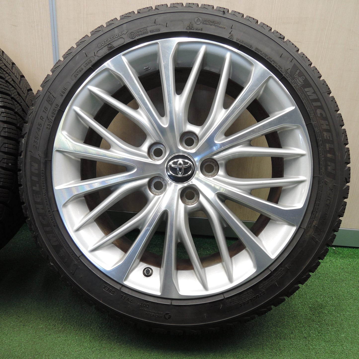 *送料無料* センサー付！バリ溝！20年！9.5分★トヨタ 70系 カムリ 純正 235/45R18 スタッドレス ミシュラン X-ICE SNOW PCD114.3/5H★4031801NJス