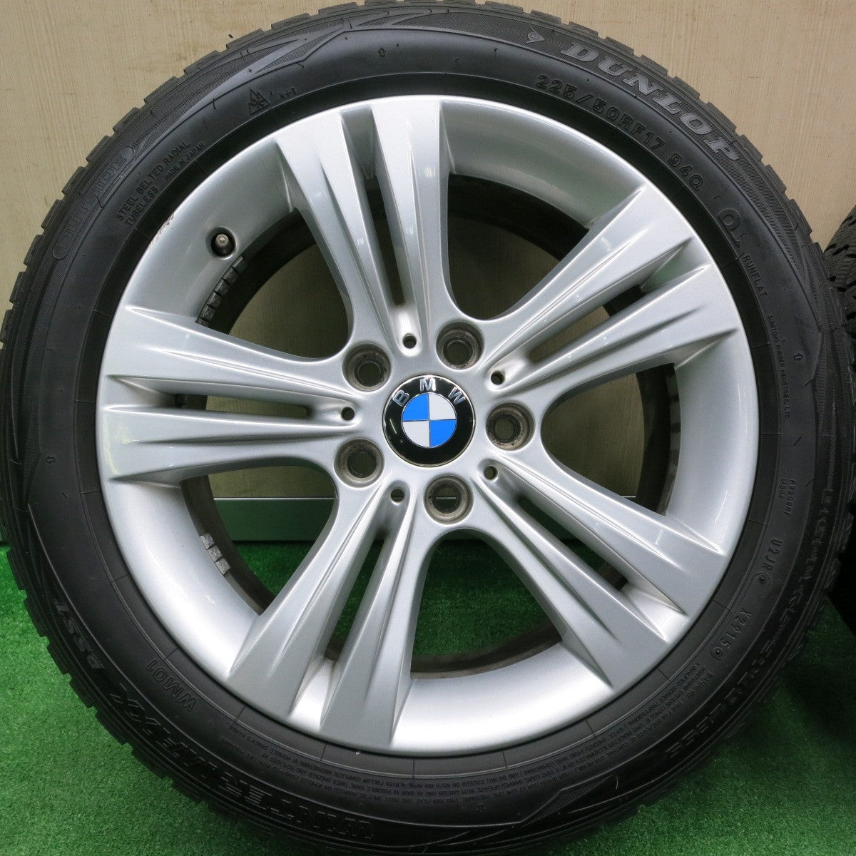 [送料無料] バリ溝！9.5分★BMW 3シリーズ F30 純正 225/50R17 スタッドレス ダンロップ ウインターマックス WM01 ランフラット PCD120/5H★4102701HAス