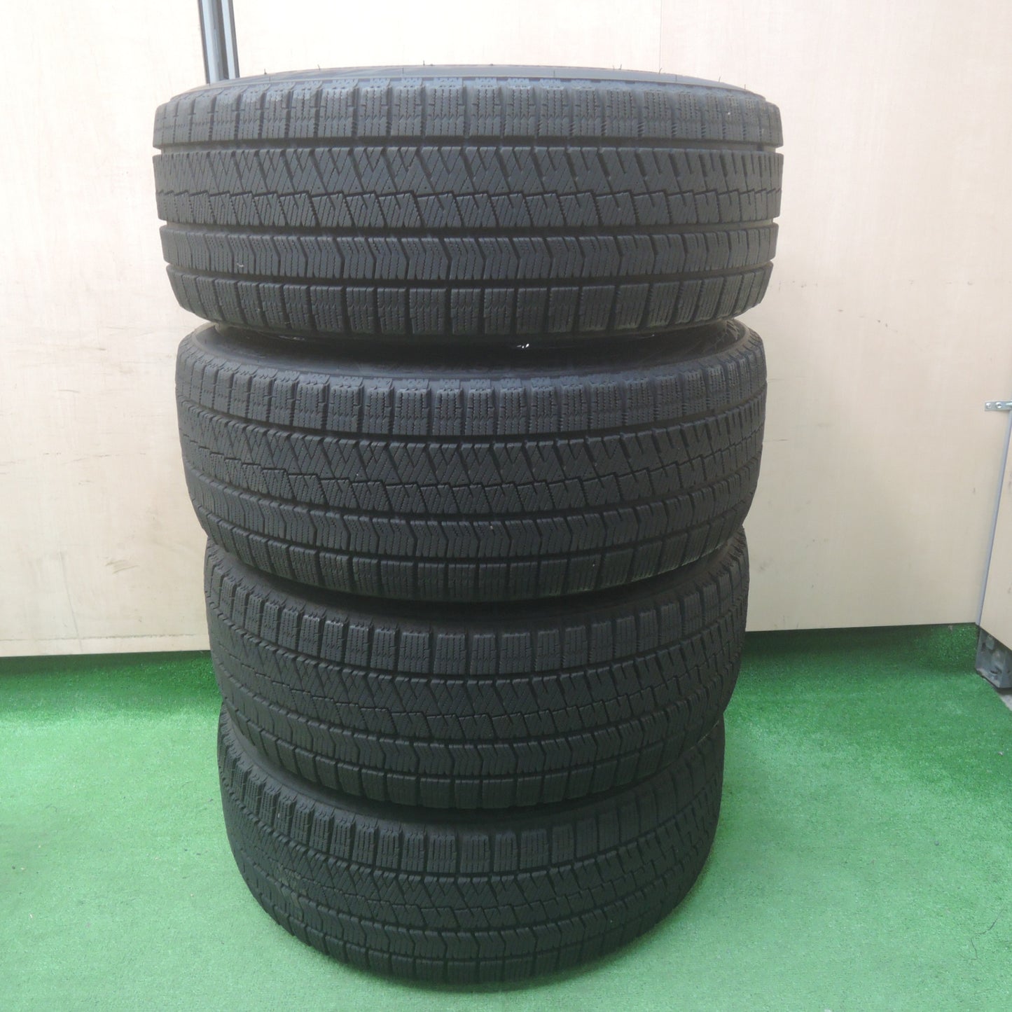 *送料無料* バリ溝！9.5分★トヨタ 220系 クラウン RS アドバンス 純正 225/45R18 スタッドレス ブリヂストン VRX2 PCD114.3/5H★4033007SYス