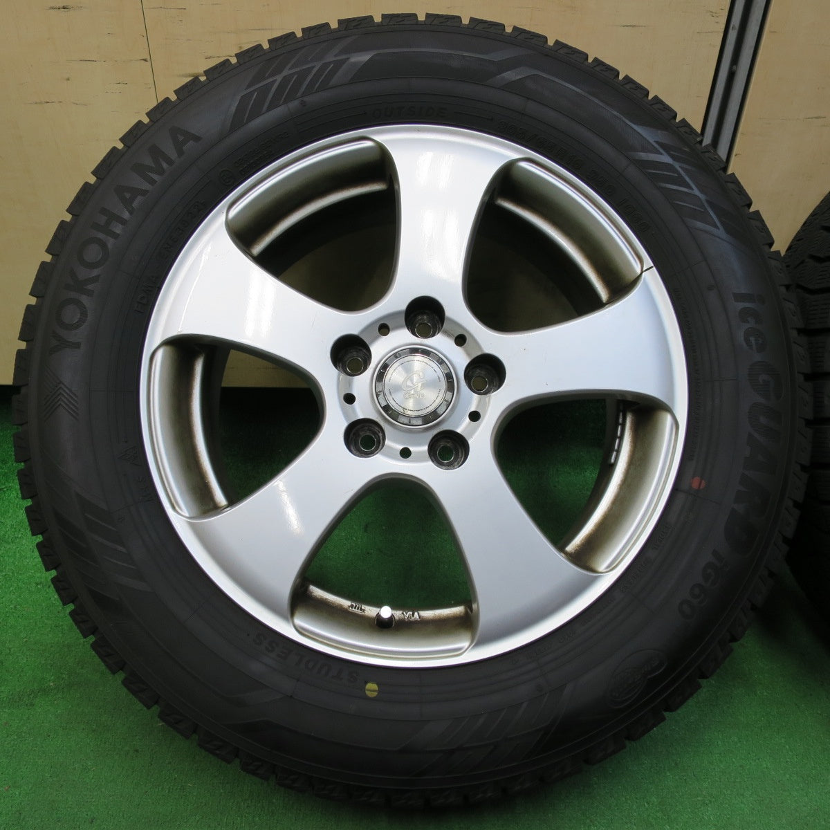 *送料無料* バリ溝！22年！ほぼ10分★スタッドレス 205/65R16 ヨコハマ アイスガード iG60 Grave 16インチ PCD114.3/5H★4060903イス