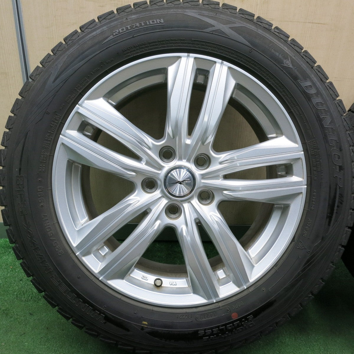 *送料無料* バリ溝！9.5分★スタッドレス 225/60R17 ダンロップ ウインターマックス SJ8 JOKER ジョーカー 17インチ PCD114.3/5H★4061602HAス