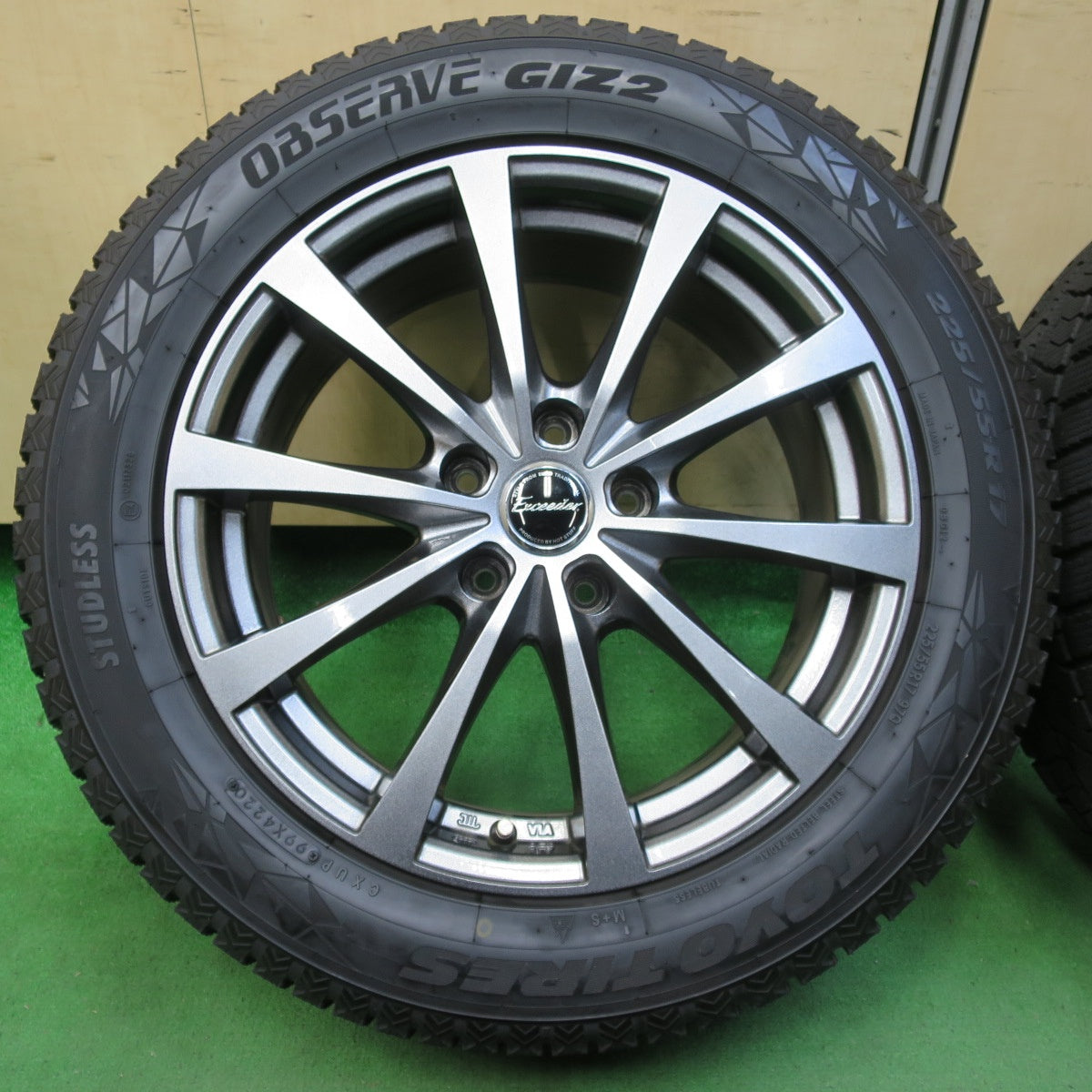 [送料無料] タイヤほぼ未使用！20年！キレイ★スタッドレス 225/55R17 トーヨー オブザーブ GIZ2 Exceeder エクシーダー PCD114.3/5H★4093018イス