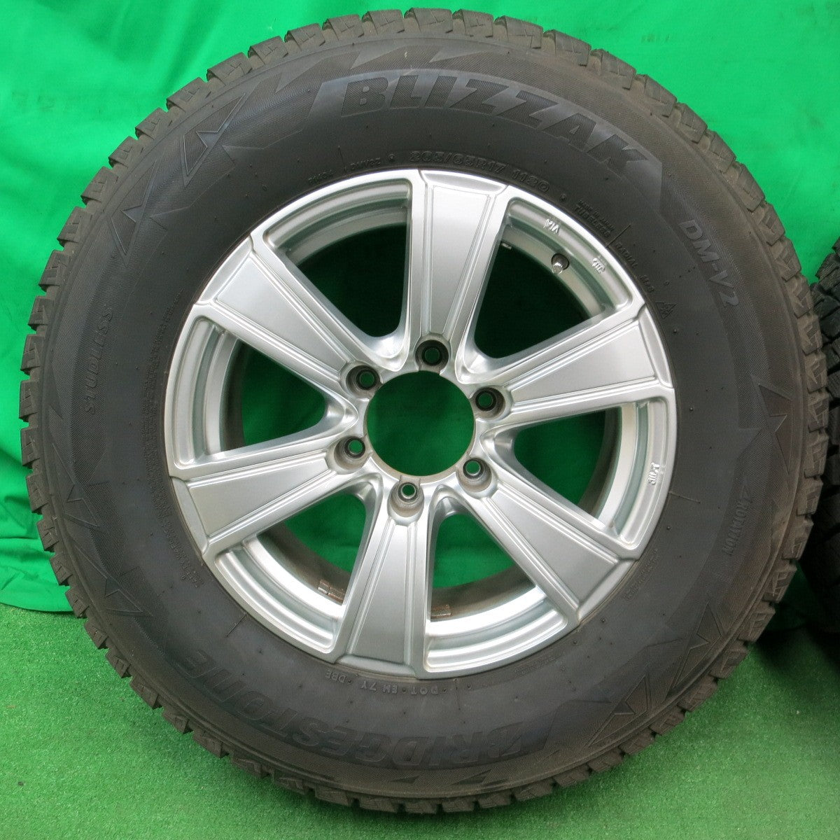 *送料無料* バリ溝！キレイ！9分★スタッドレス 265/65R17 ブリヂストン ブリザック DM-V2 WILD CRUISING RM MiD 17インチ PCD139.7/6H★4051503ナス