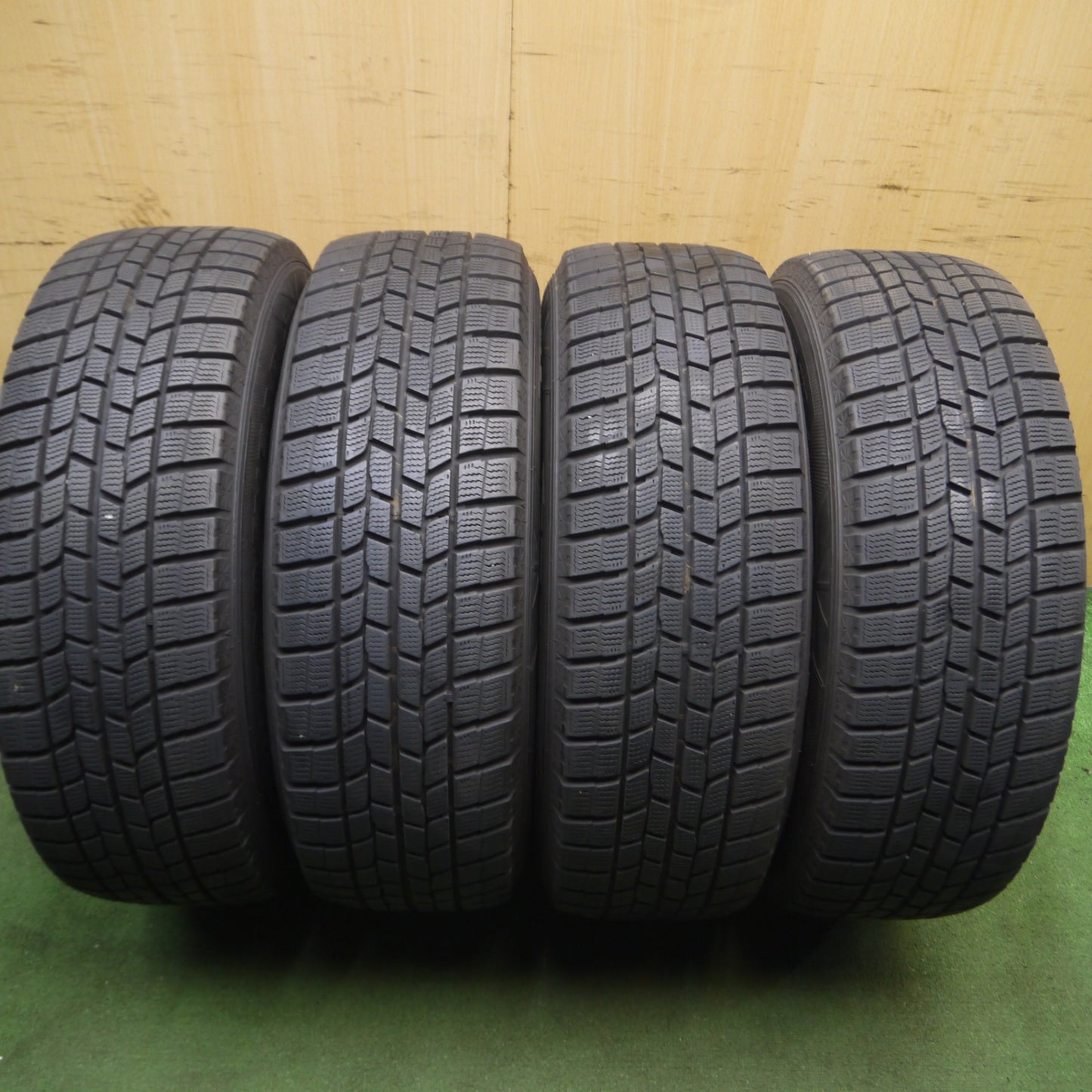 *送料無料* バリ溝！キレイ！9.5分★スタッドレス 215/65R16 グッドイヤー アイスナビ6 ravrion selzer ラブリオン 16インチ PCD114.3/5H★4040211Hス