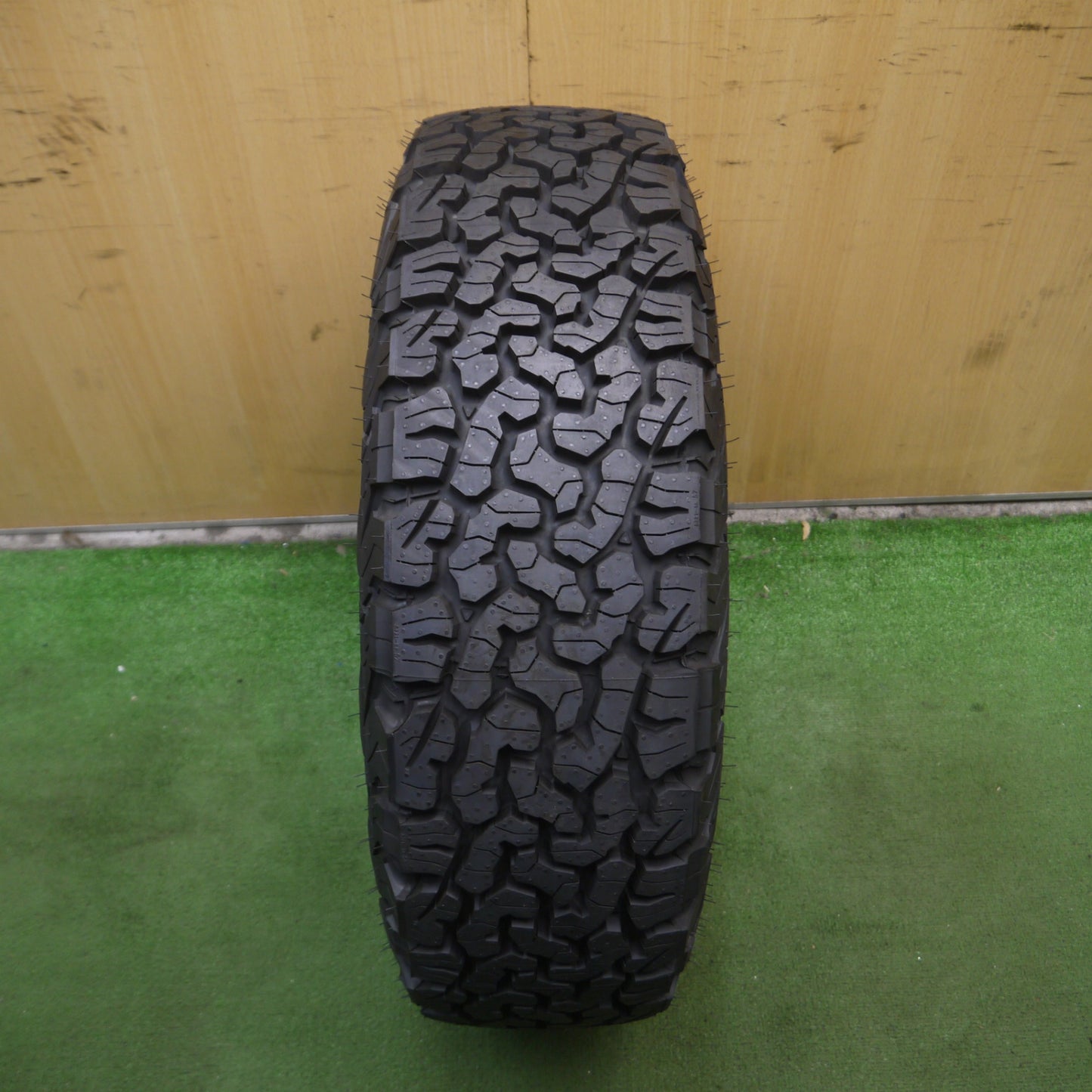 *送料無料* 未使用！22年★215/70R16 BFグッドリッチ All-Terrain T/A KO2 ホワイトレター XTREME-J XJ03 エクストリームJ PCD139.7/5H★4043012Hノ