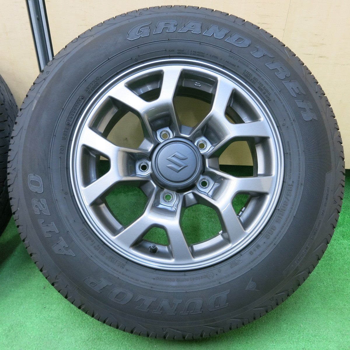 *送料無料* キレイ！23年★スズキ JB74W ジムニーシエラ 純正 195/80R15 ダンロップ AT20 グラントレック 15インチ PCD139.7/5H★4042308イノ