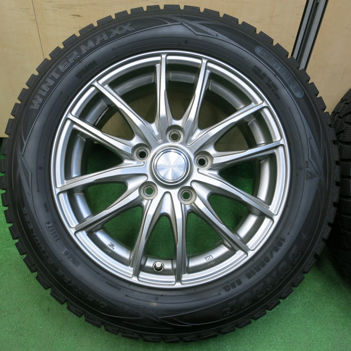 *送料無料* バリ溝！キレイ！9.5分★スタッドレス 185/65R15 ダンロップ ウインターマックス WM01 LEBEN レーベン 15インチ  PCD114.3/5H★4041702イス