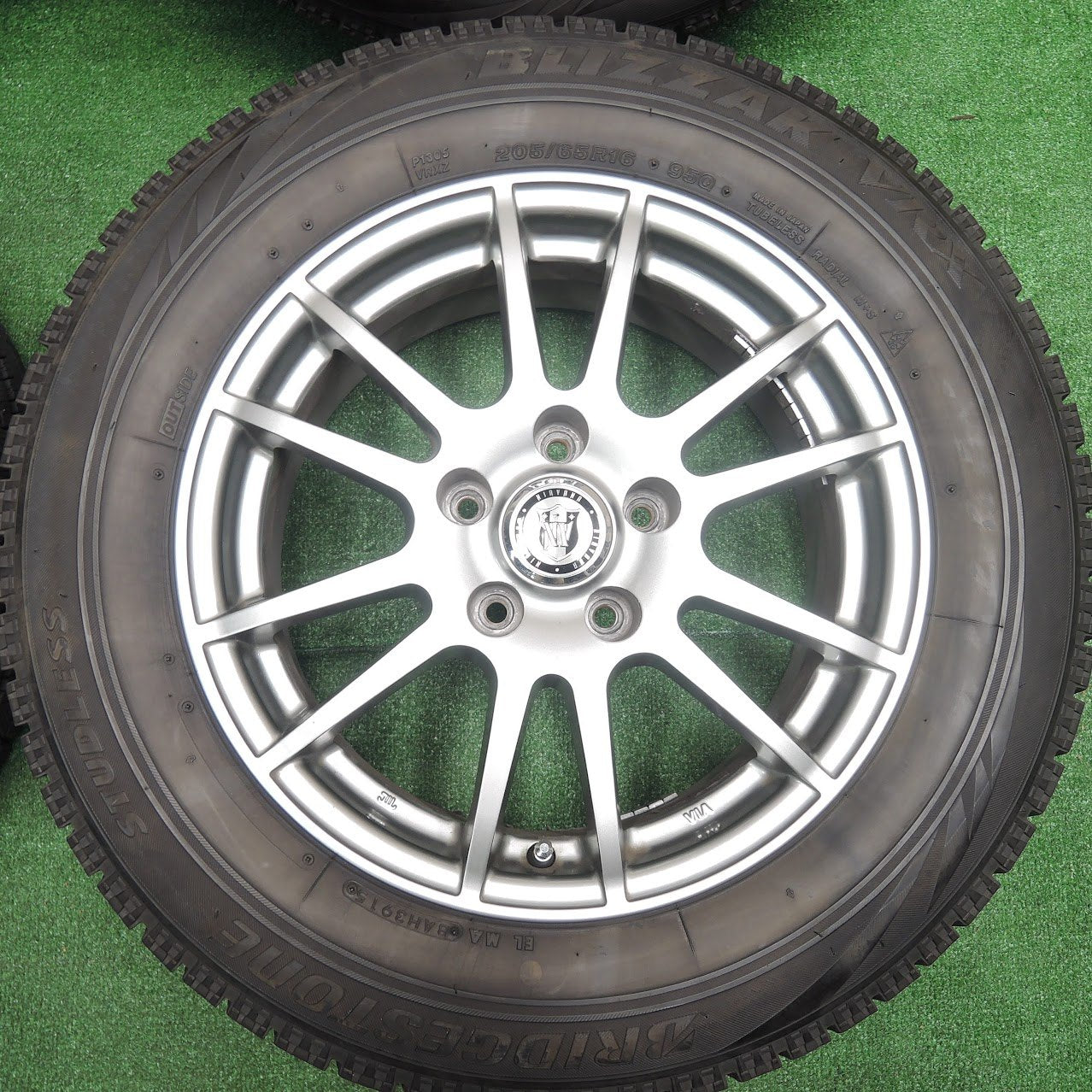 *送料無料* 4本価格★スタッドレス 205/65R16 ブリヂストン ブリザック VRX NIRVANA NV ニルバーナ ニルヴァーナ PCD114.3/5H★3101912TNス