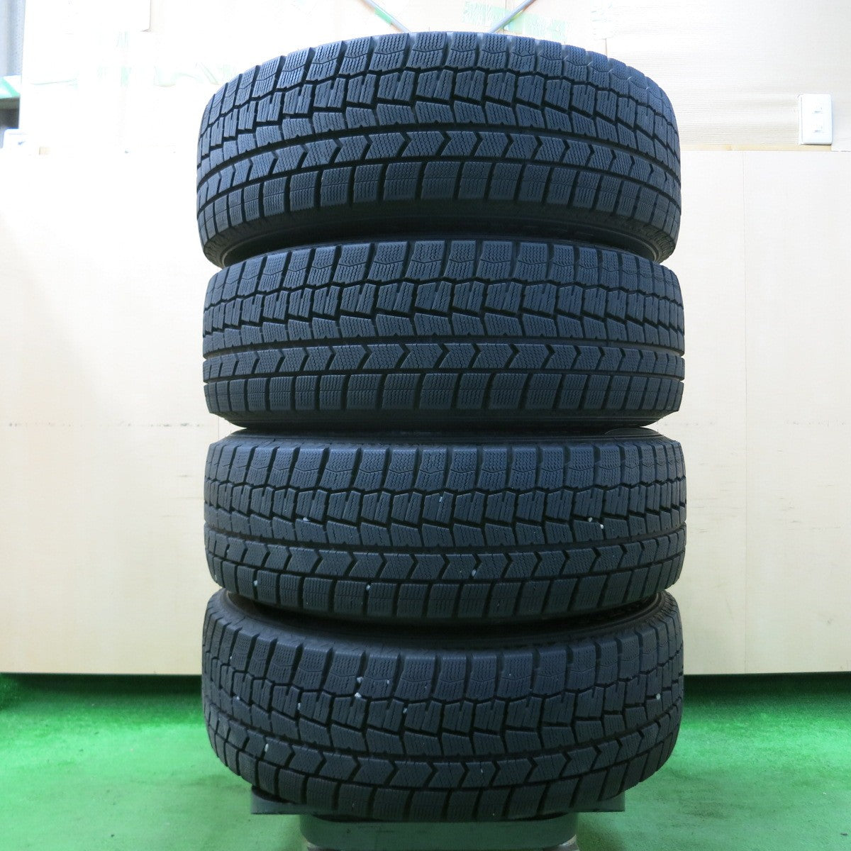 *送料無料* バリ溝！22年！キレイ！9.5分★スタッドレス 215/60R17 ダンロップ ウインターマックス WM02 TEAD テッド 17インチ PCD114.3/5H★4042907イス