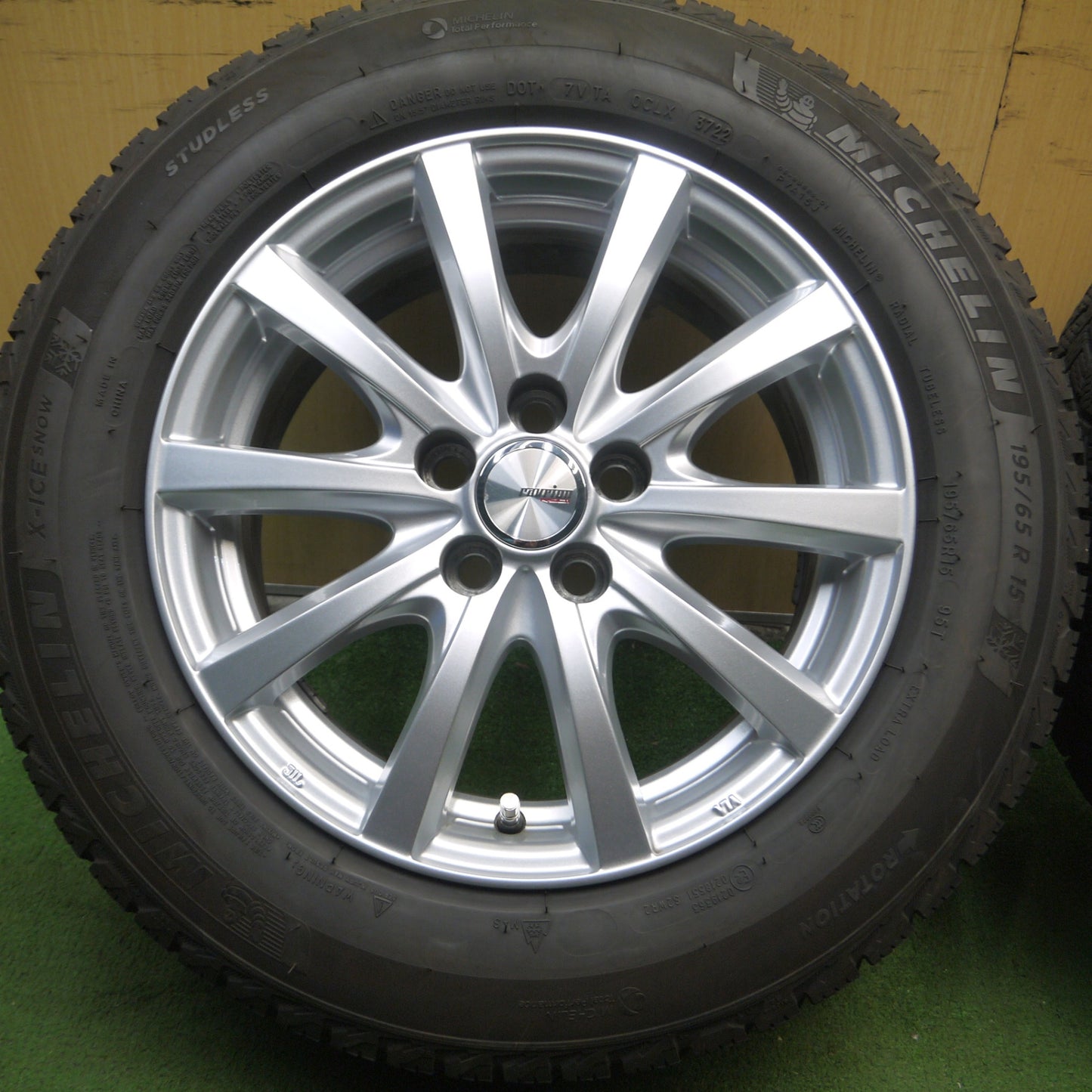 *送料無料* バリ溝！22年！キレイ！9分★プリウス等 195/65R15 スタッドレス ミシュラン X-ICE SNOW ravrion RS01 ラブリオン PCD100/5H★4032701Hス