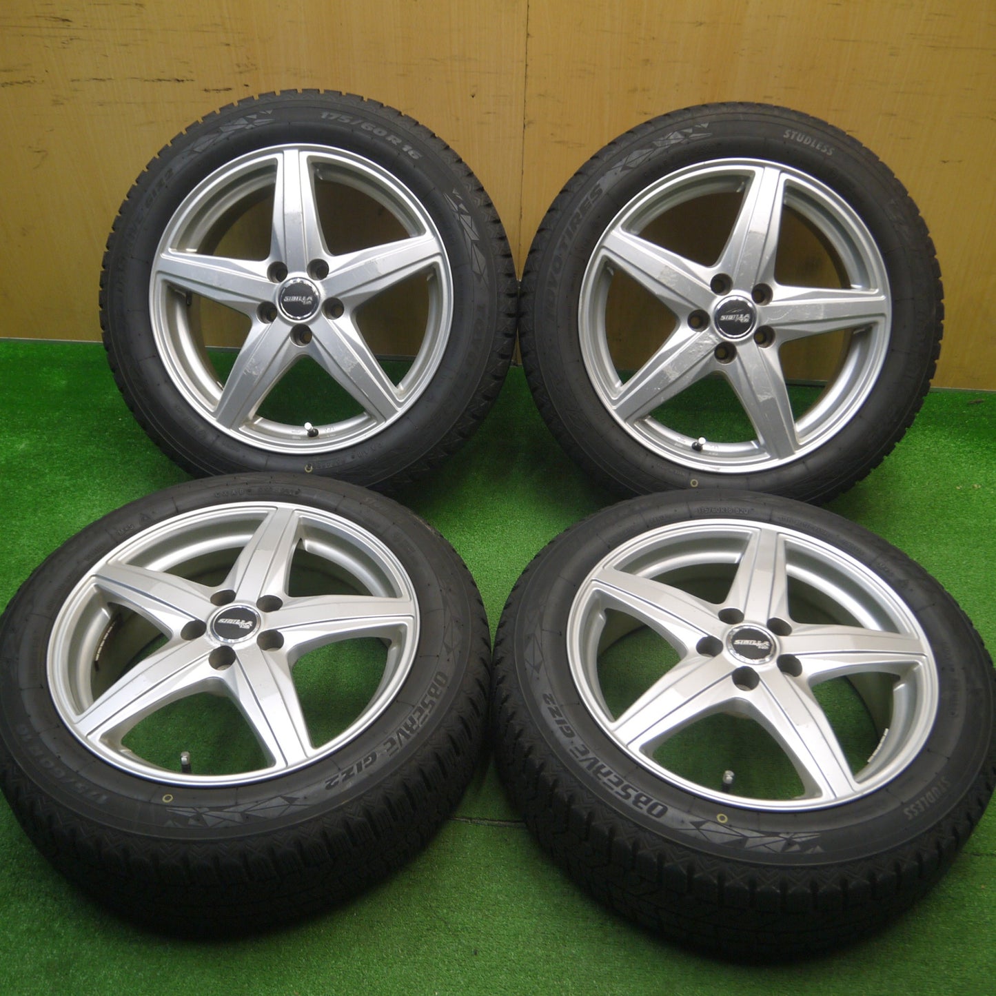 [送料無料] バリ溝！22年！9.5分★ラクティス 等 175/60R16 スタッドレス トーヨー オブザーブ GIZ2 SIBILLA TZ シビラ 16インチ PCD100/5H★4120401Hス