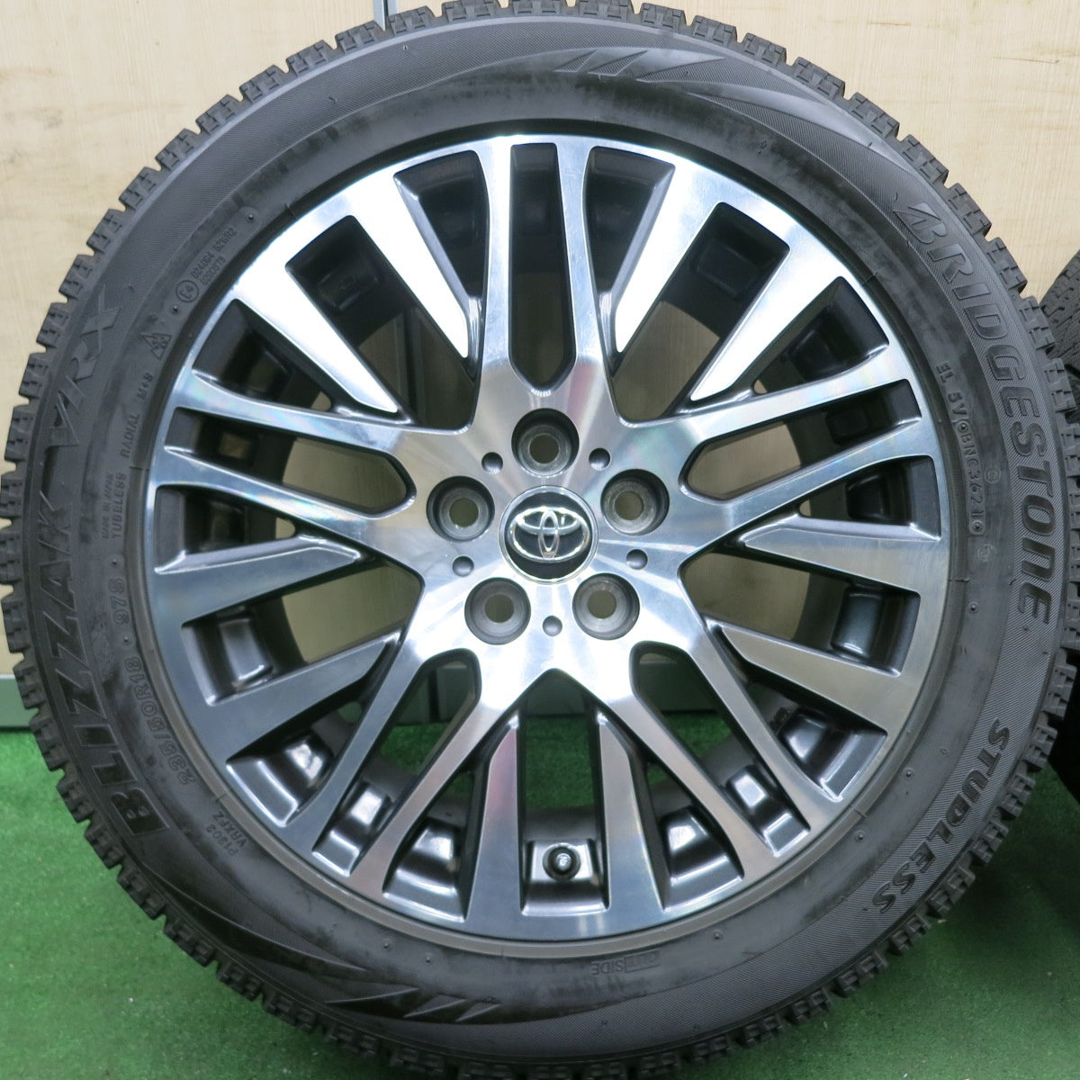 *送料無料* バリ溝！21年！9.5分★トヨタ 30系 アルファード SCパッケージ 純正 235/50R18 スタッドレス ブリヂストン VRX コンチネンタル バイキングコンタクト7 PCD114.3/5H★4063009HAス