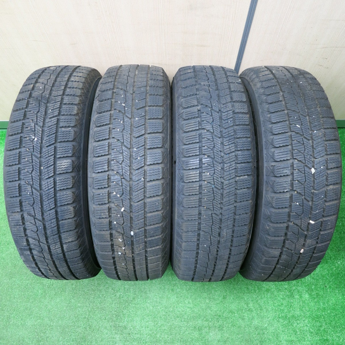 [送料無料] バリ溝！22年！キレイ！8.5分★スタッドレス 175/70R14 トーヨー オブザーブ GIZ2 SIBILLA NEXT W5 シビラ 14インチ PCD100/4H★4121102NJス