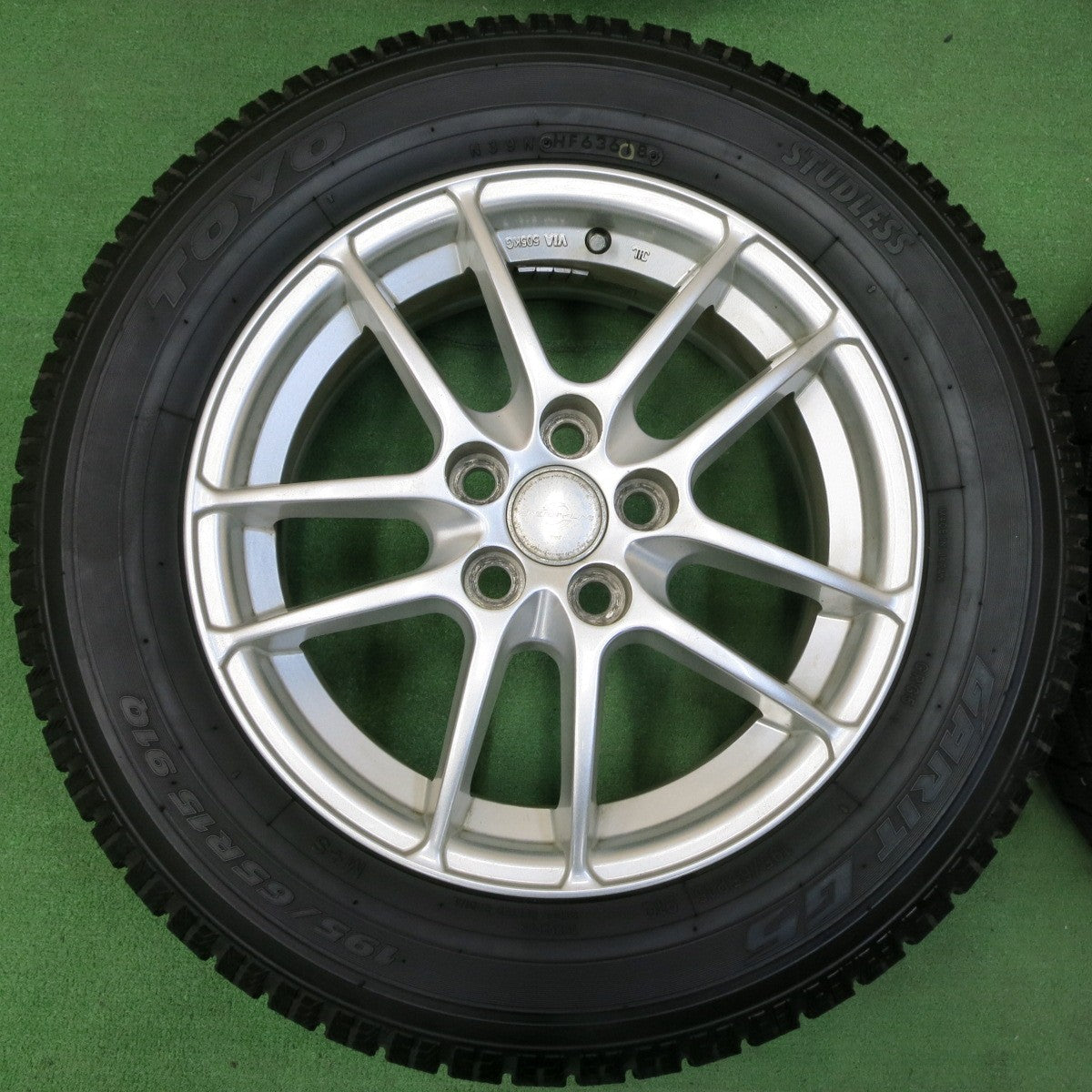 *送料無料* バリ溝！9.5分★プリウス 等 195/65R15 スタッドレス トーヨー ガリット G5 ENERGY LINE TWS 15インチ PCD100/5H★4051001イス