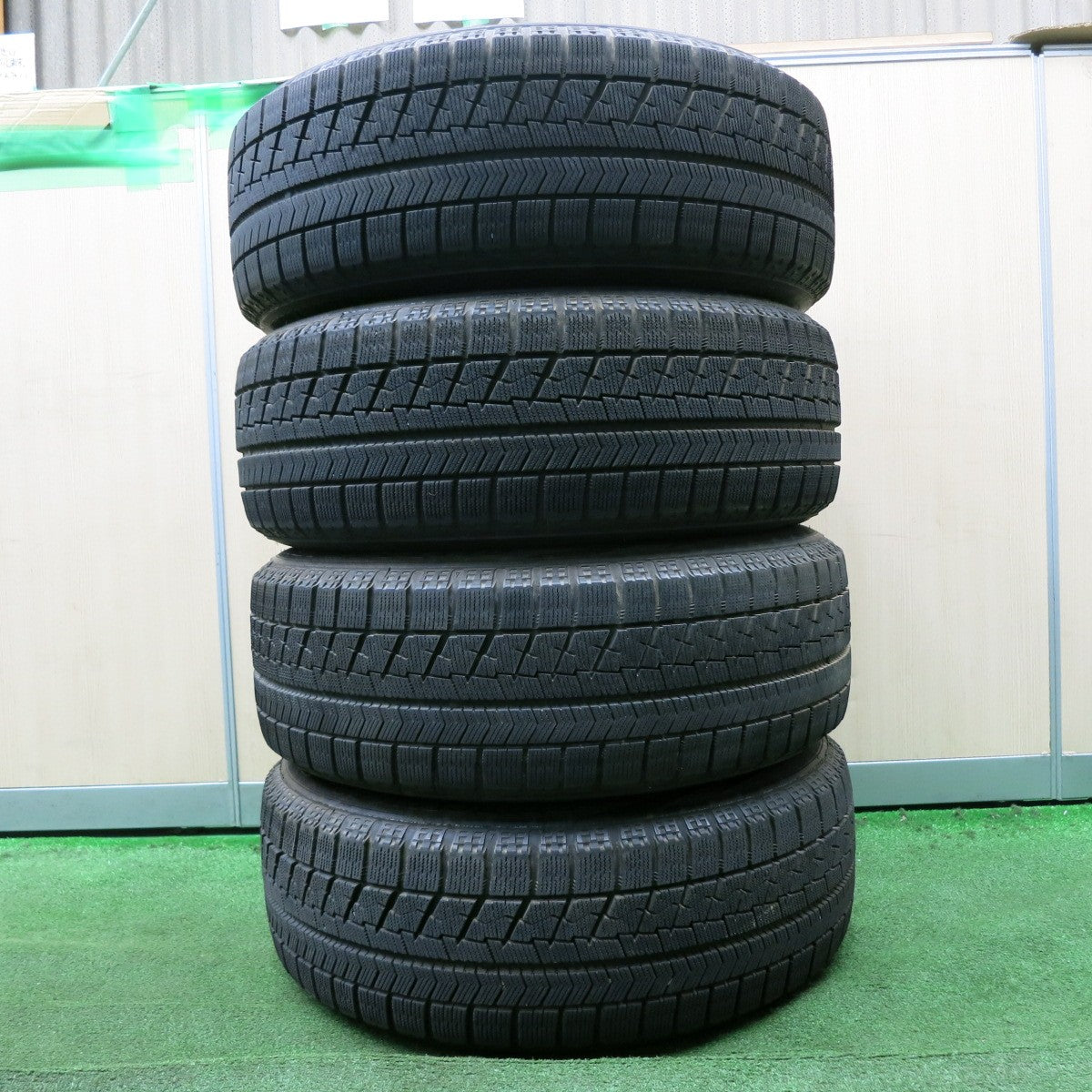 *送料無料* バリ溝！キレイ！8.5分★BMW 等 AGA TAS 205/60R16 スタッドレス ブリヂストン ブリザック VRX 16インチ PCD120/5H★4051407NJス