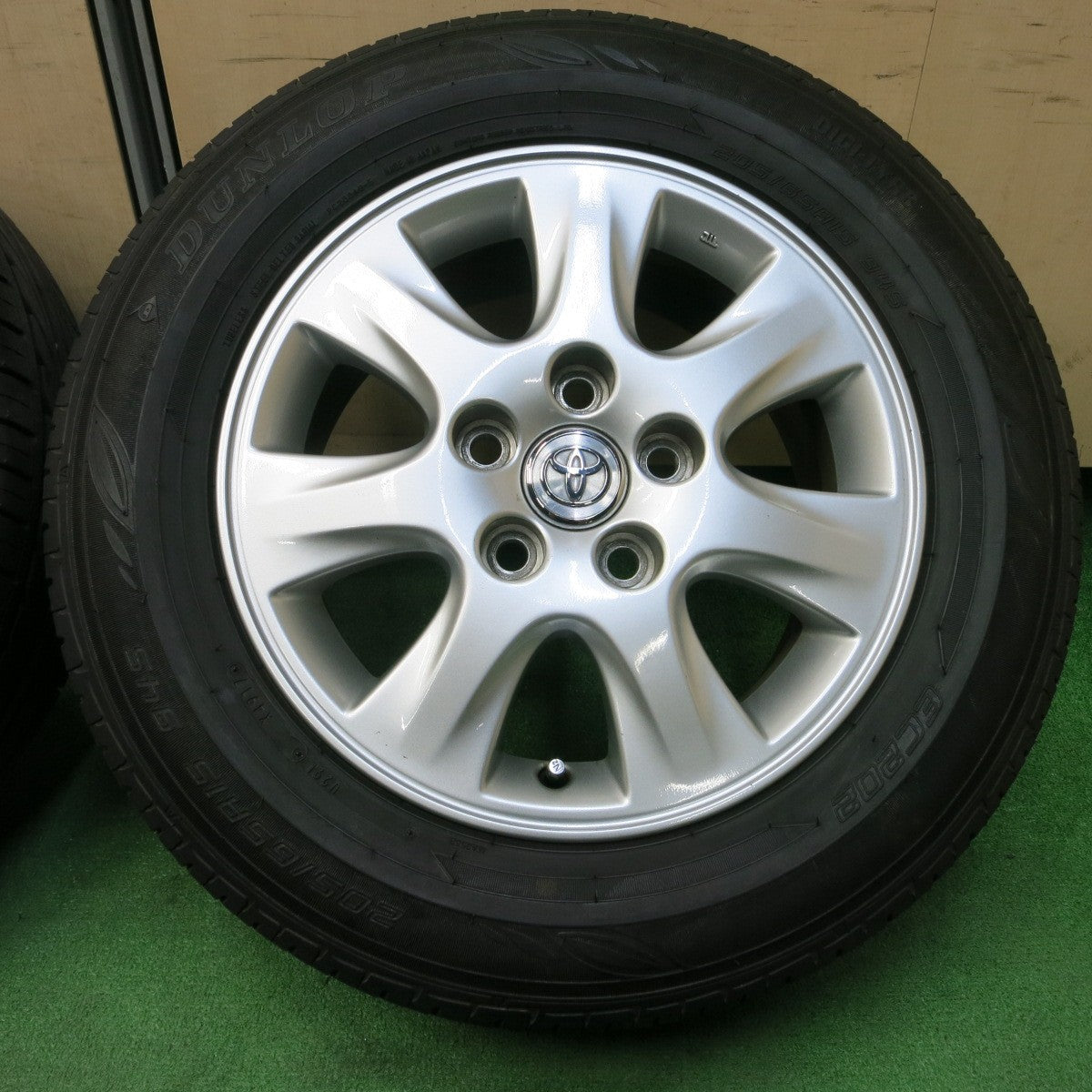 *送料無料* バリ溝！ほぼ10分★トヨタ 30系 カムリ 純正 205/65R15 ダンロップ EC202 15インチ PCD114.3/5H★4040610イノ