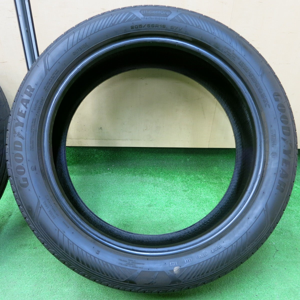 *送料無料* バリ溝！23年！9分★205/55R19 グッドイヤー EfficientGrip Performance エフィシェントグリップ パフォーマンス 19インチ シトロエン等★4051603イノタ